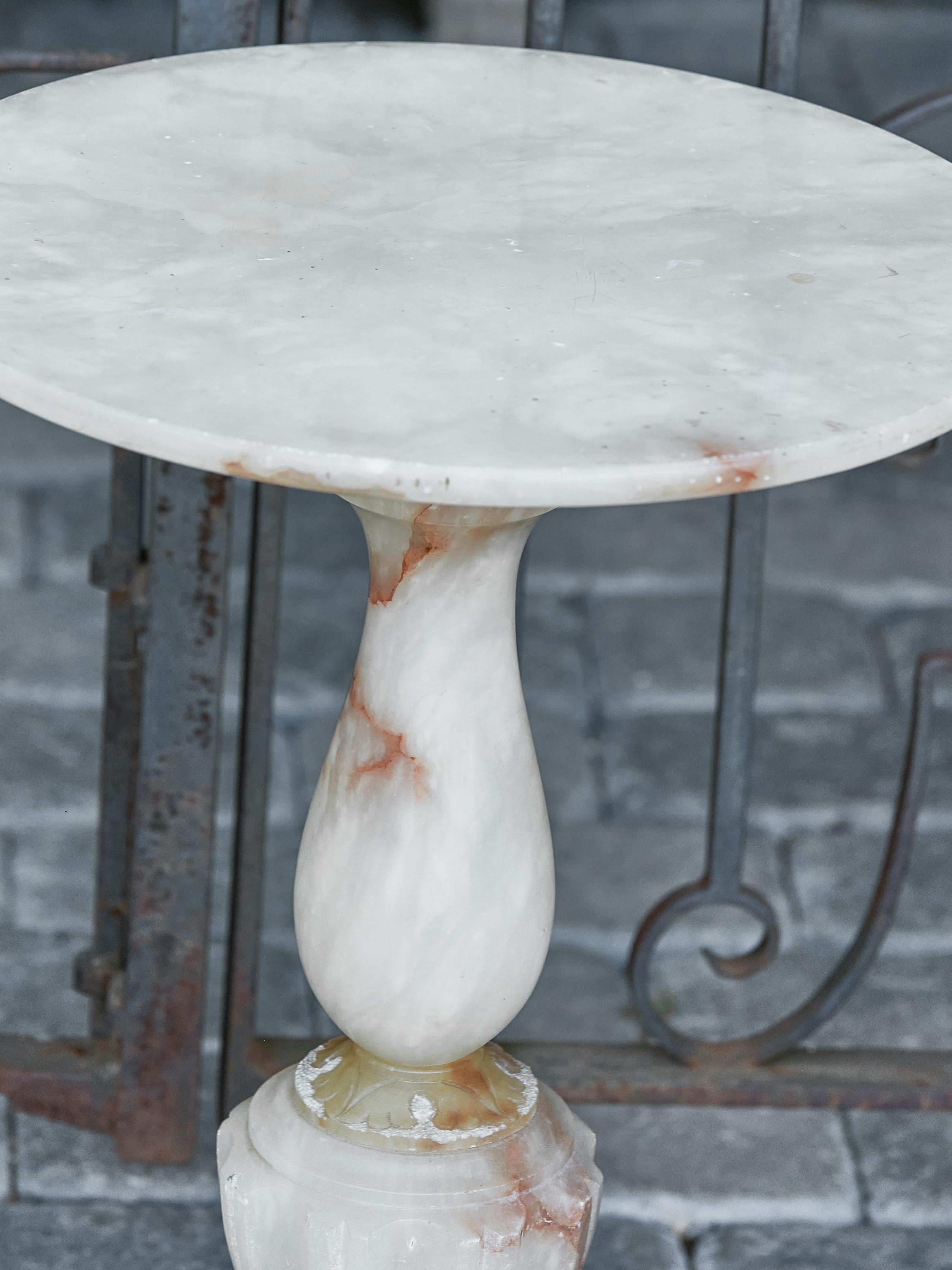 French 1920s Alabaster Guéridon Side Table with Circular Top and Pedestal Base 1