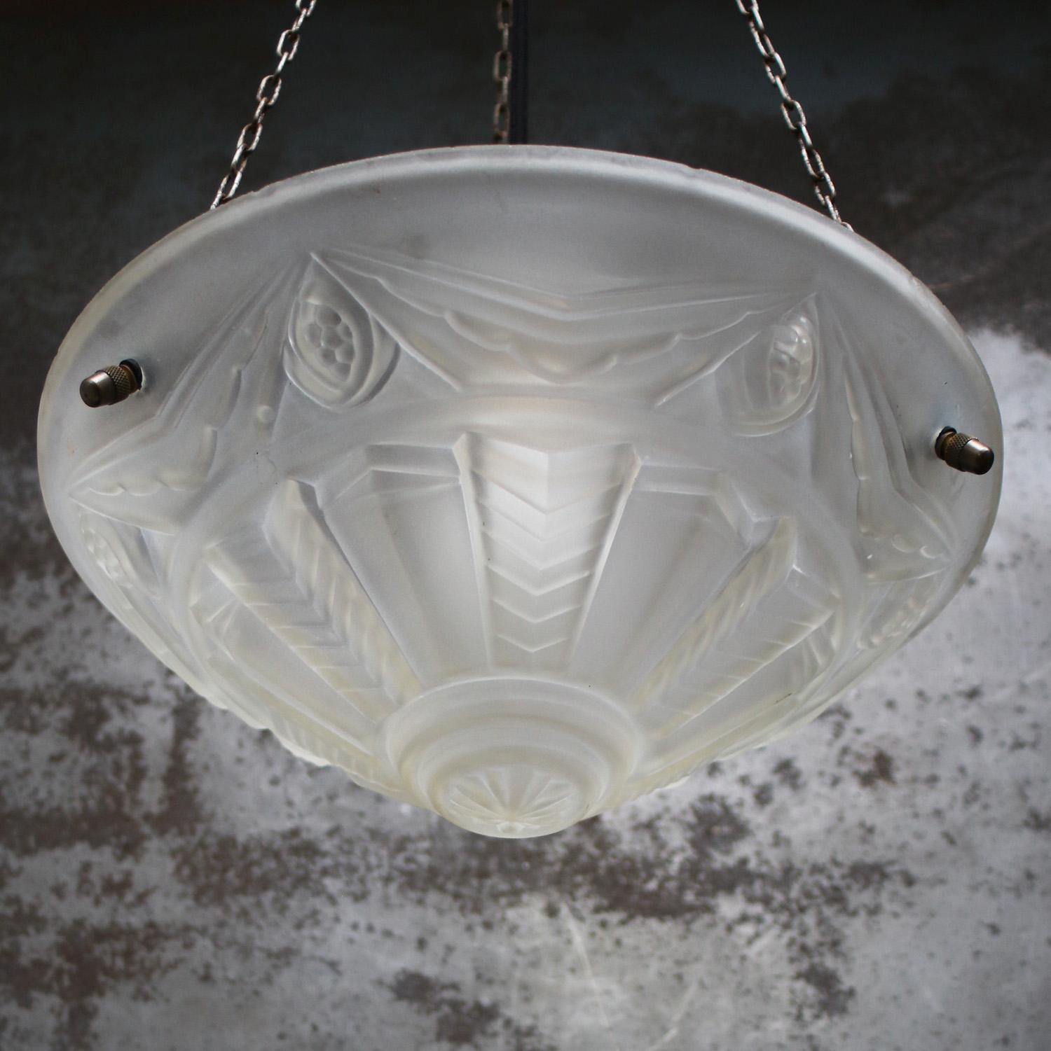 1920 French Art Deco clear, frosted glass pendant lamp

Iron chain and brass canopy

Weight: 4.40 kg / 9.7 lb

Priced per individual item. All lamps have been made suitable by international standards for incandescent light bulbs, energy-efficient
