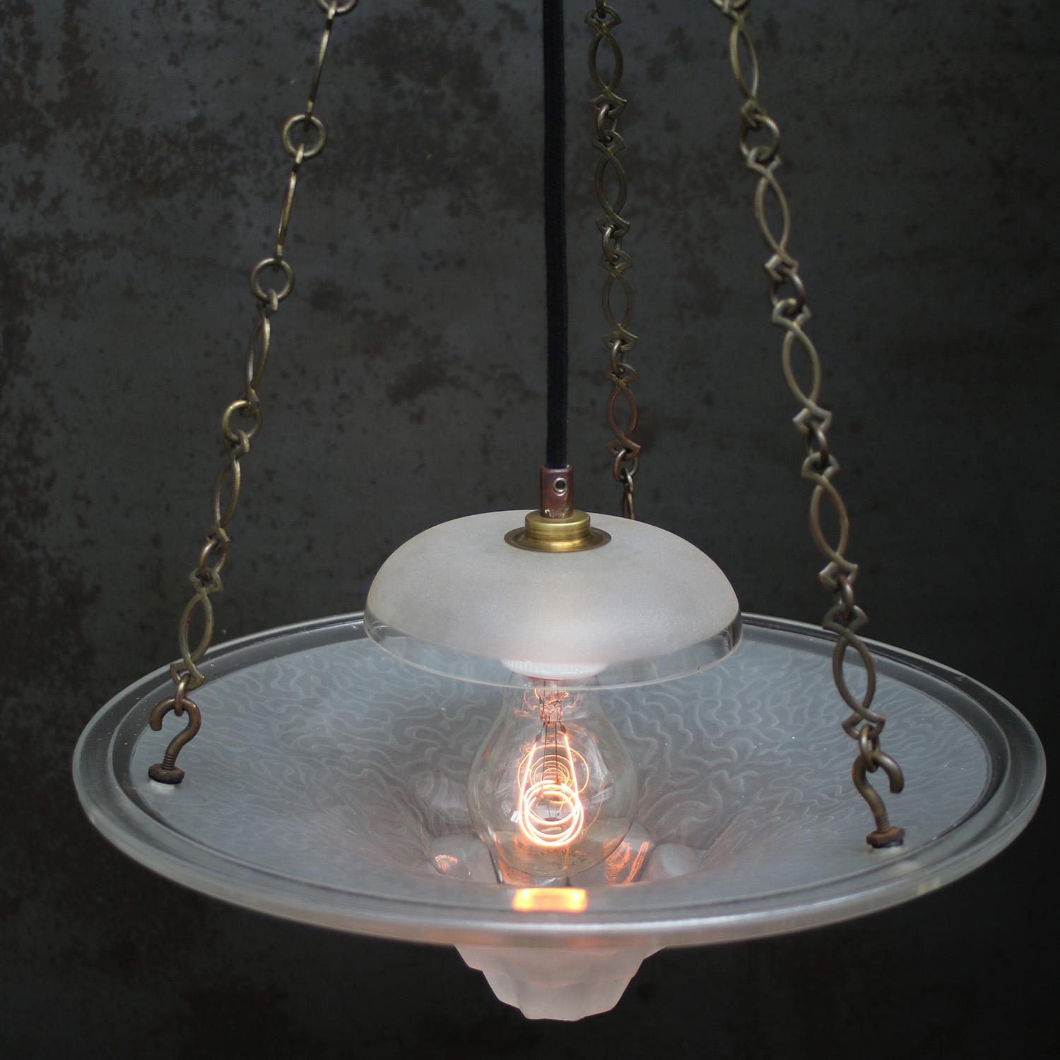 Art Déco Lampada a sospensione in ottone e vetro acidato francese degli anni '20 Art Deco in vendita
