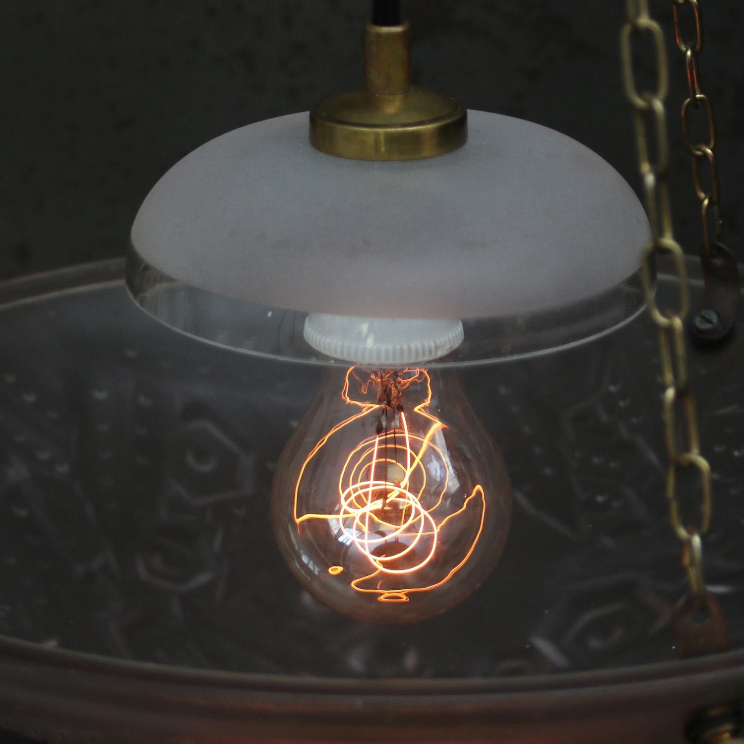Francese Lampada a sospensione in ottone e vetro acidato francese degli anni '20 Art Deco in vendita