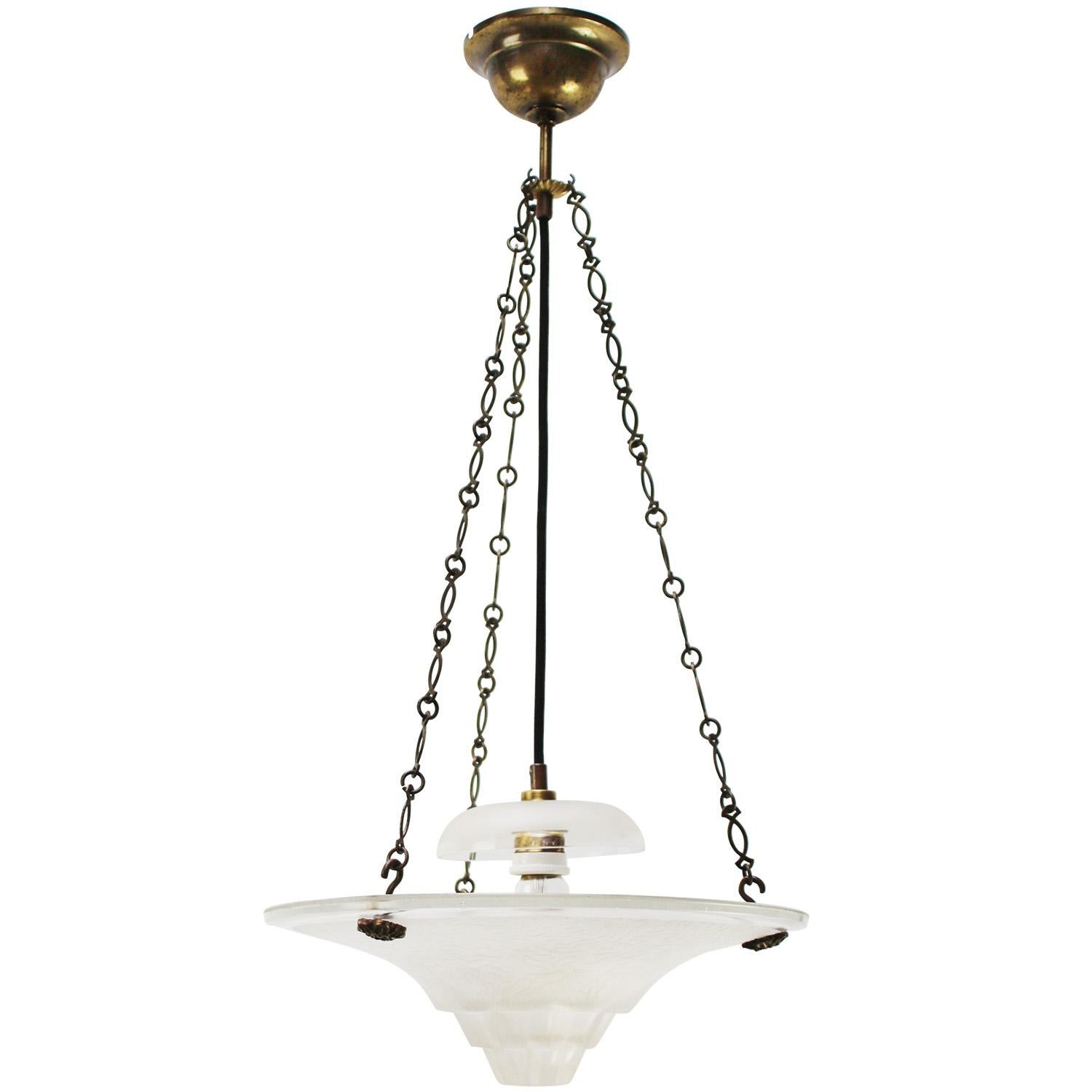 XX secolo Lampada a sospensione in ottone e vetro acidato francese degli anni '20 Art Deco in vendita