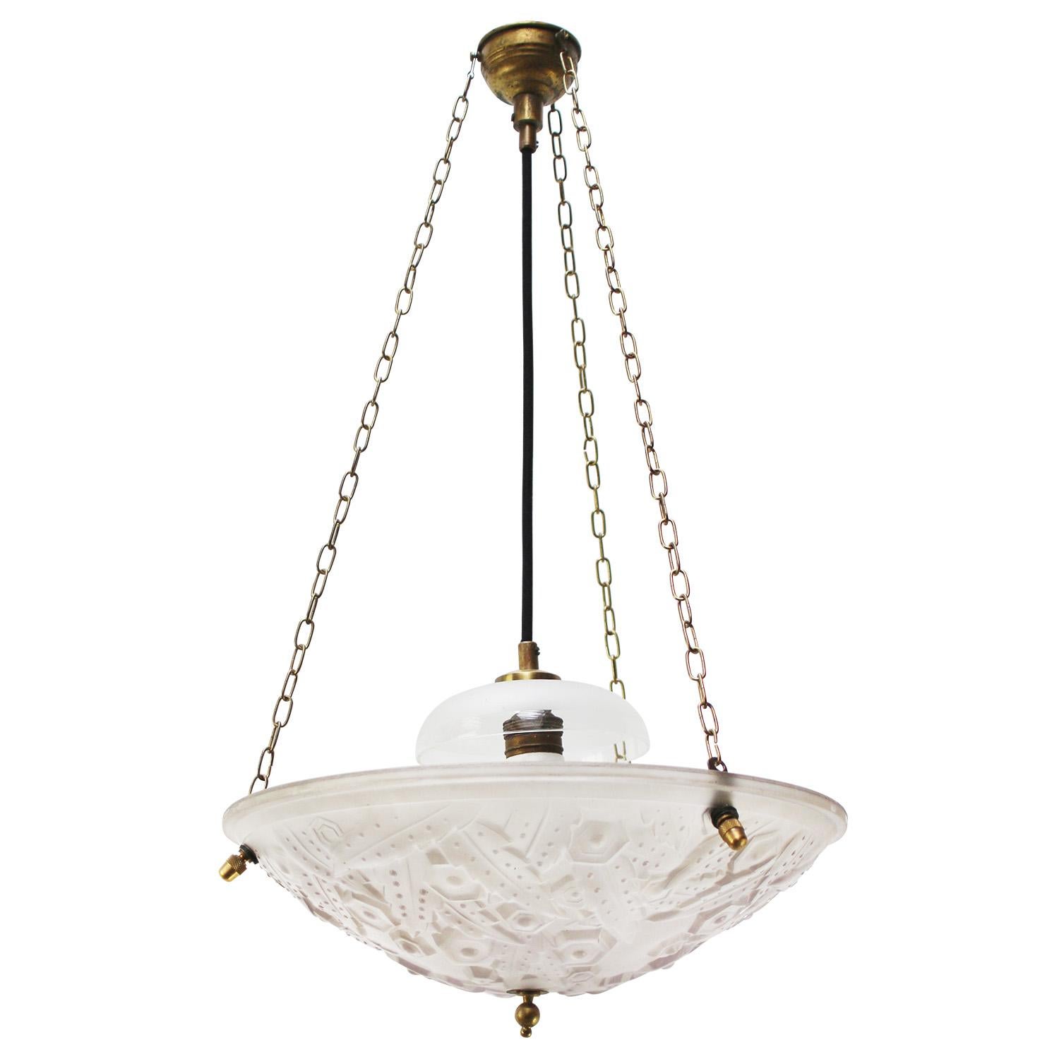 XX secolo Lampada a sospensione in ottone e vetro acidato francese degli anni '20 Art Deco in vendita