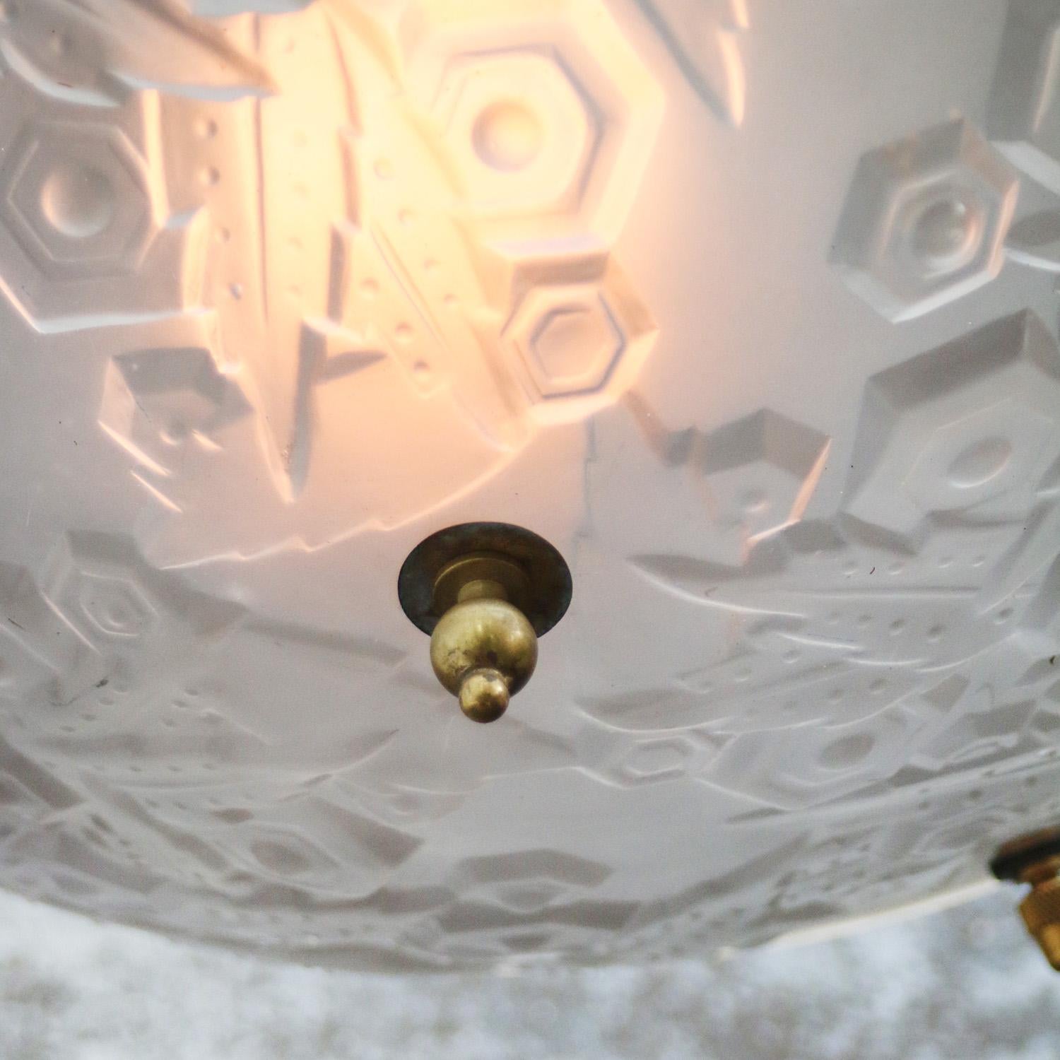 Ottone Lampada a sospensione in ottone e vetro acidato francese degli anni '20 Art Deco in vendita