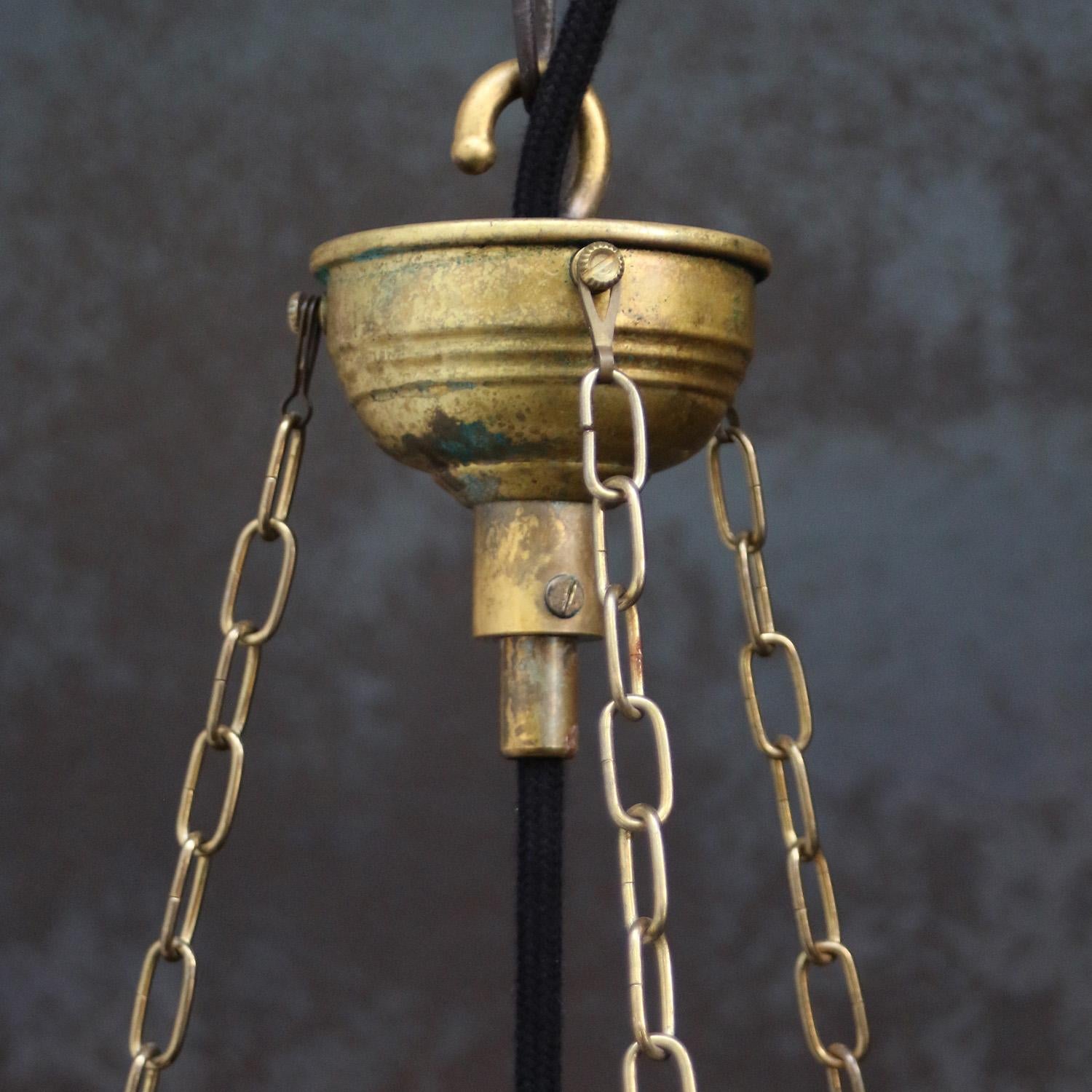 Lampada a sospensione in ottone e vetro acidato francese degli anni '20 Art Deco in vendita 1