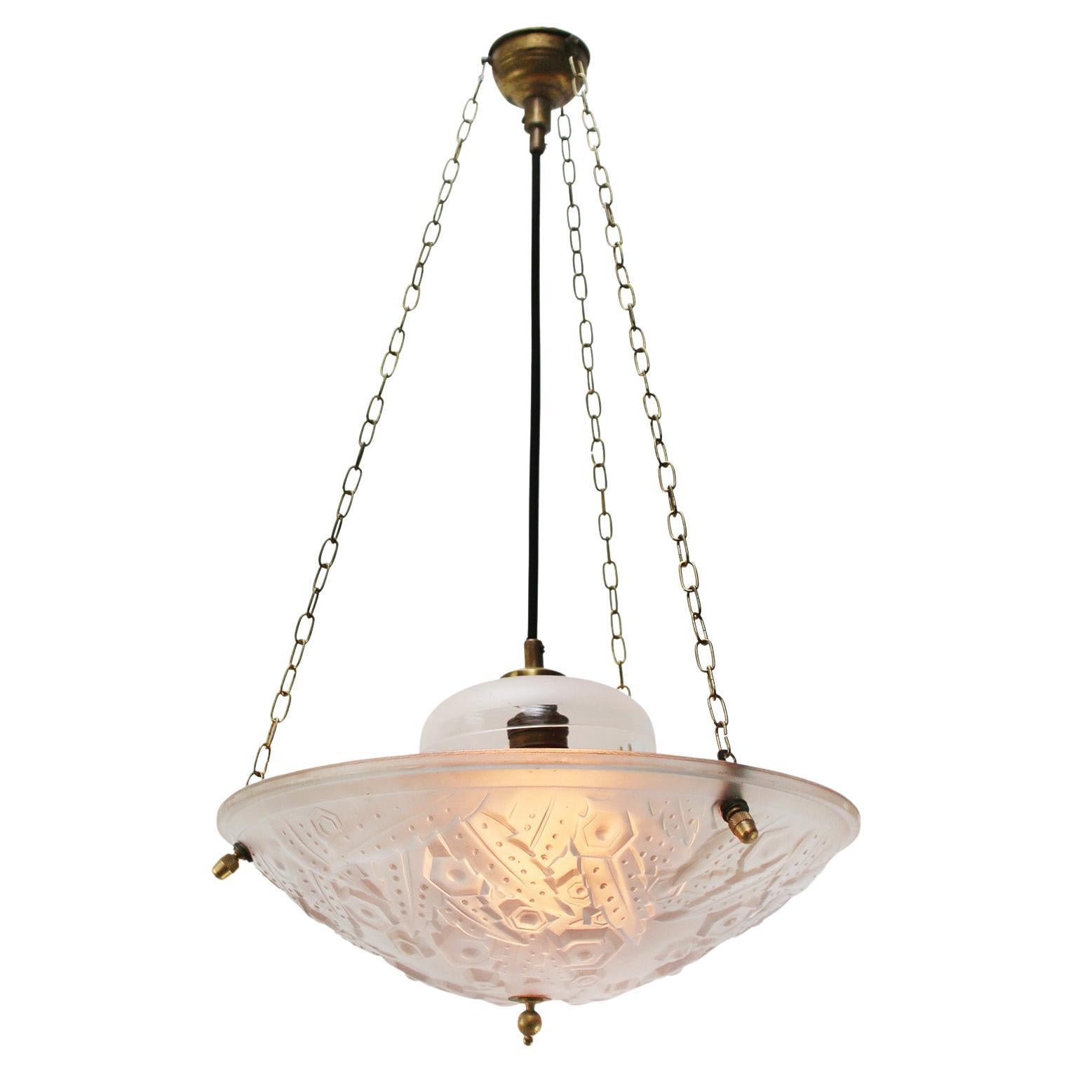Lampada a sospensione in ottone e vetro acidato francese degli anni '20 Art Deco