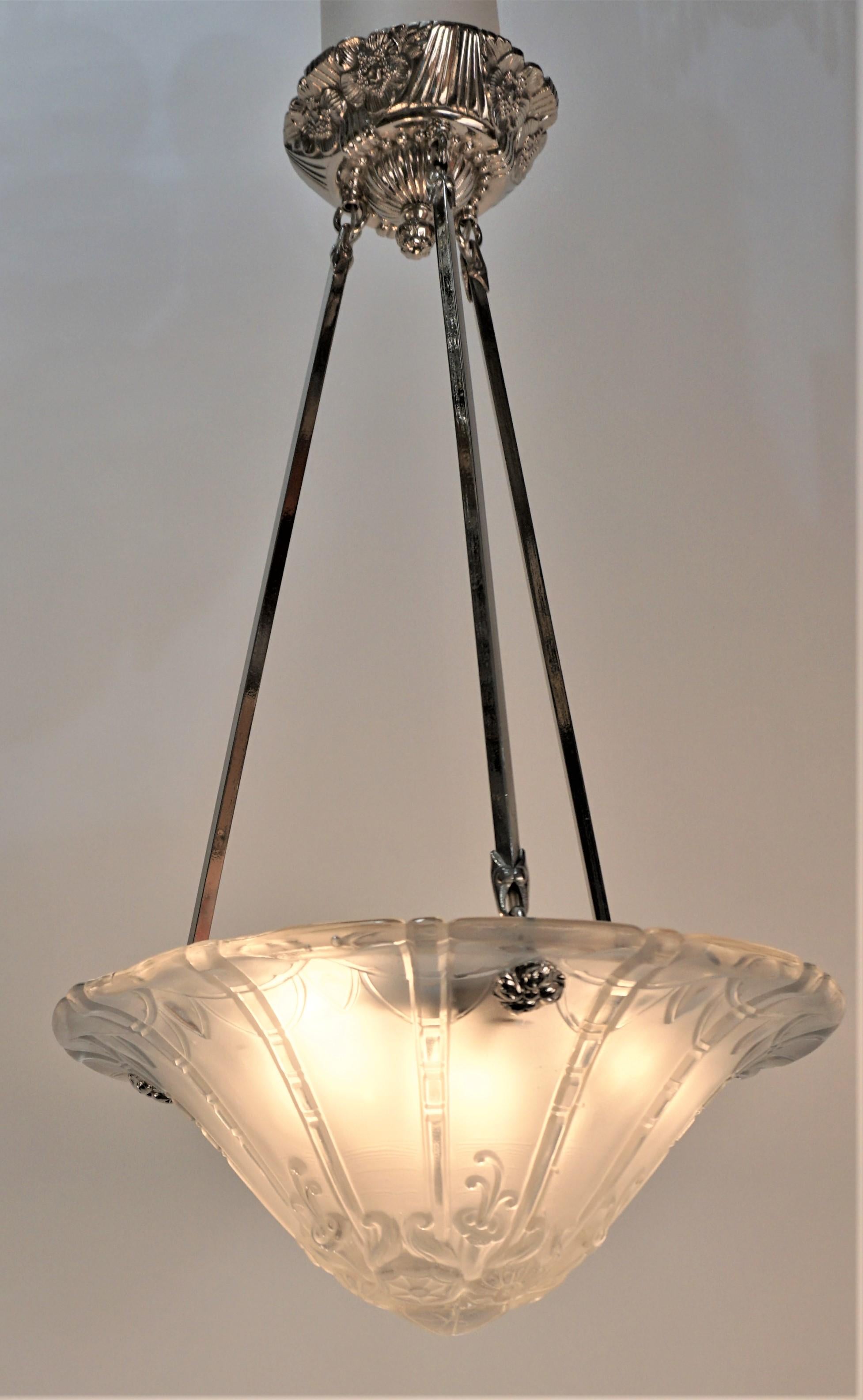 Early 20th Century French 1920s Art Deco Chandelier by Daum/Lorrain For Sale