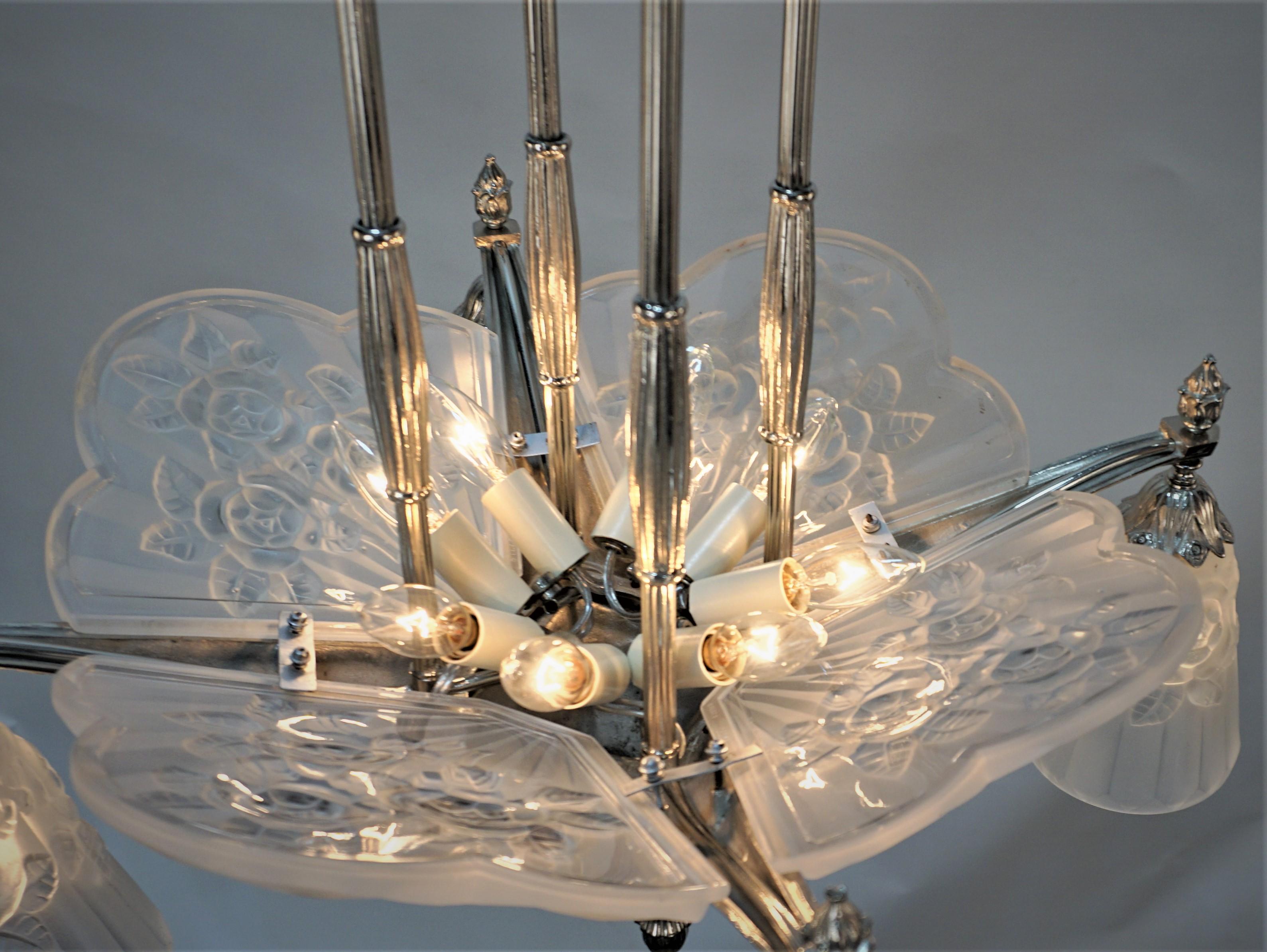 French 1920's Art Deco Chandelier by Degue For Sale 3