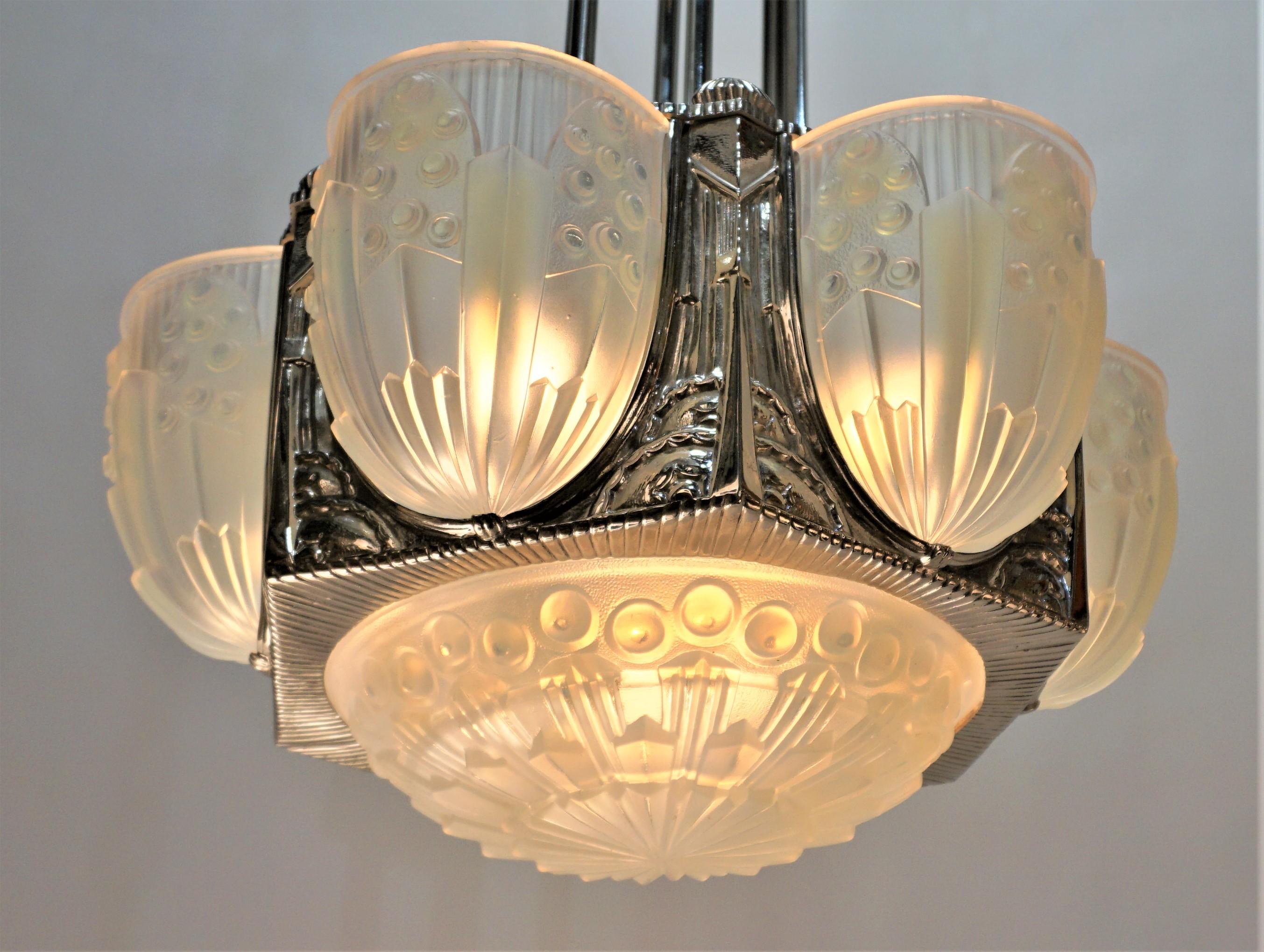 This elegant and rare French art deco chandelier was designed in 1920's by the master craftsman and designer 