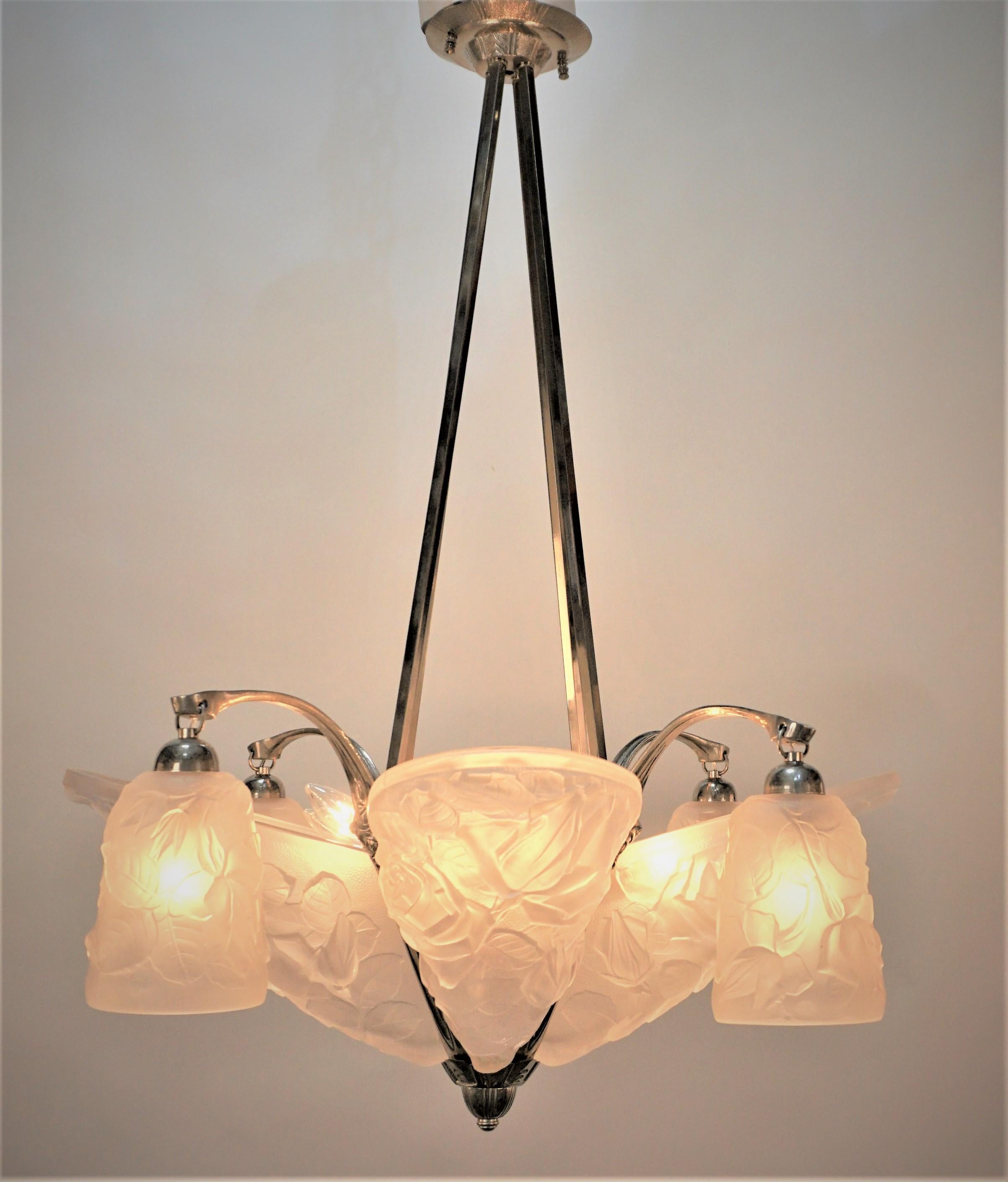 A fantastic French art deco chandelier with clear frosted molded glass shades with floral motif polished nickel on bronze frame.
Total of twelve lights 60 watts each.

