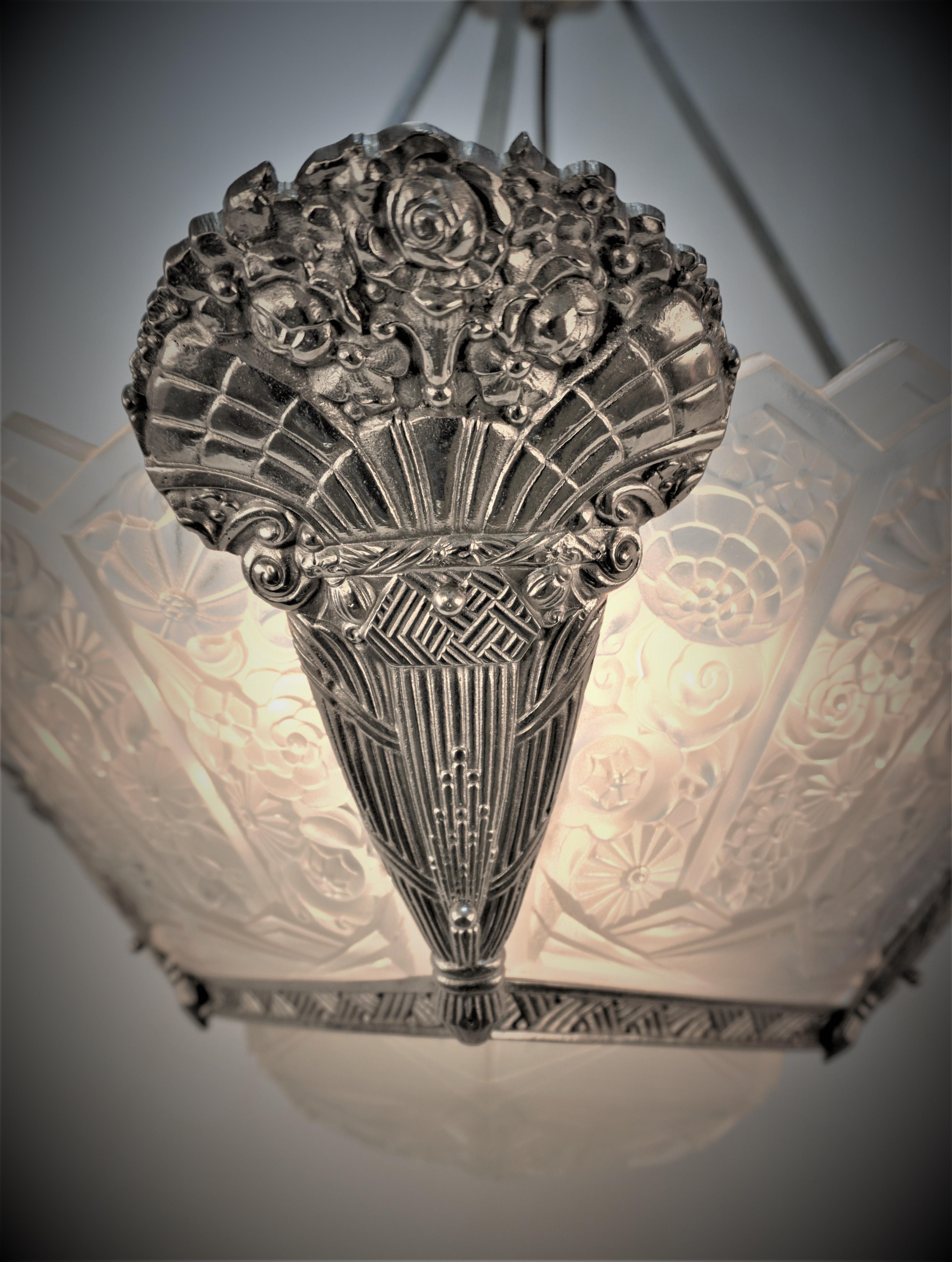 Early 20th Century French 1920's Art Deco Chandelier For Sale