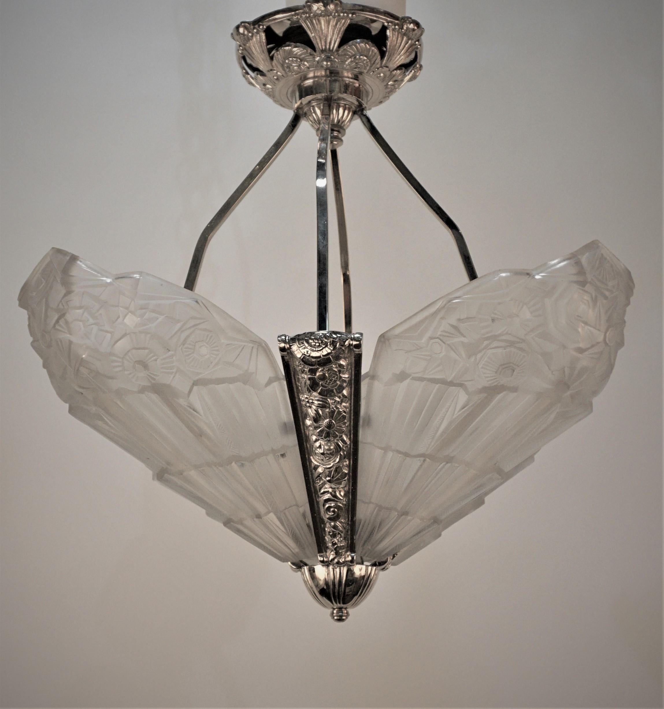 French 1920's Art Deco Chandelier For Sale 4