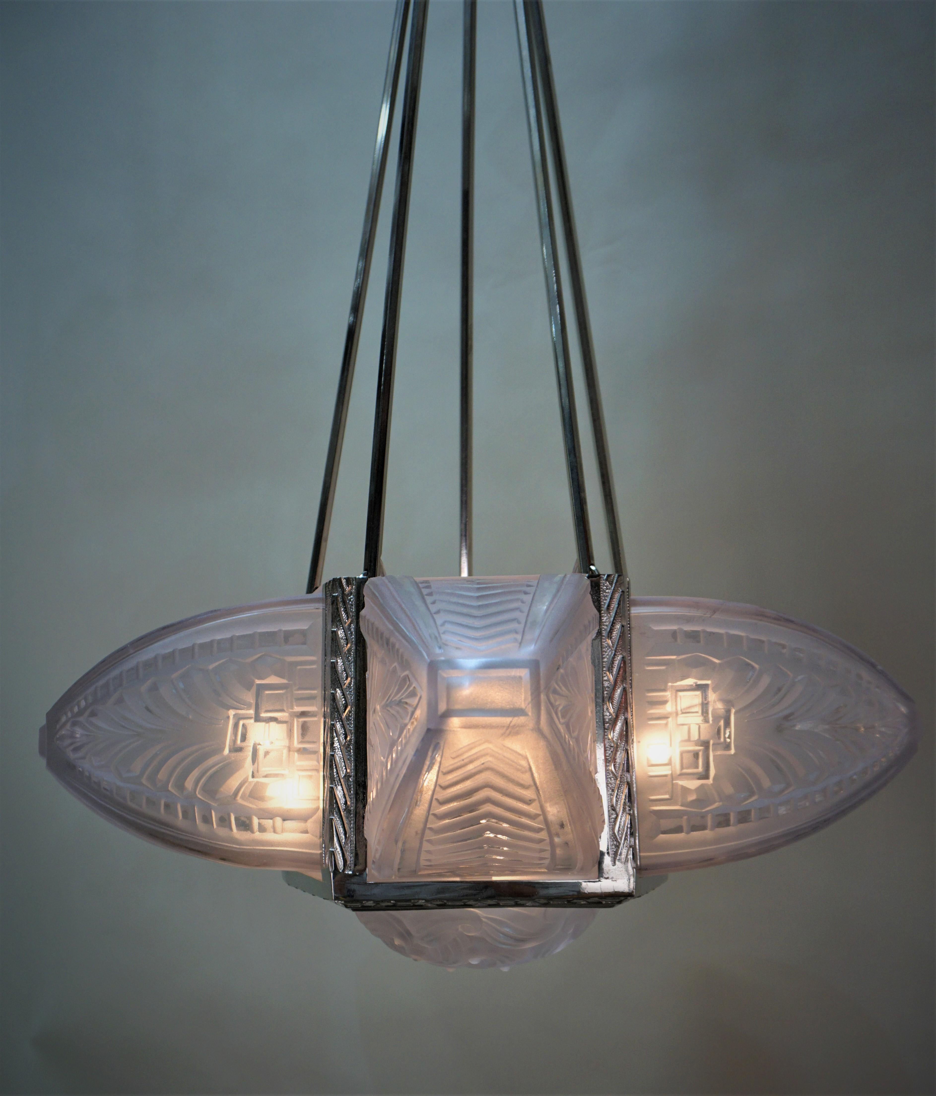 A rare Art Deco geometric design five side panels with one in the centre slightly smoked frosted glass shades is supported on a nickel on bronze frame chandelier.
Total of 16 lights, maximum 60 watt each.
We be glad to adjusted height to your