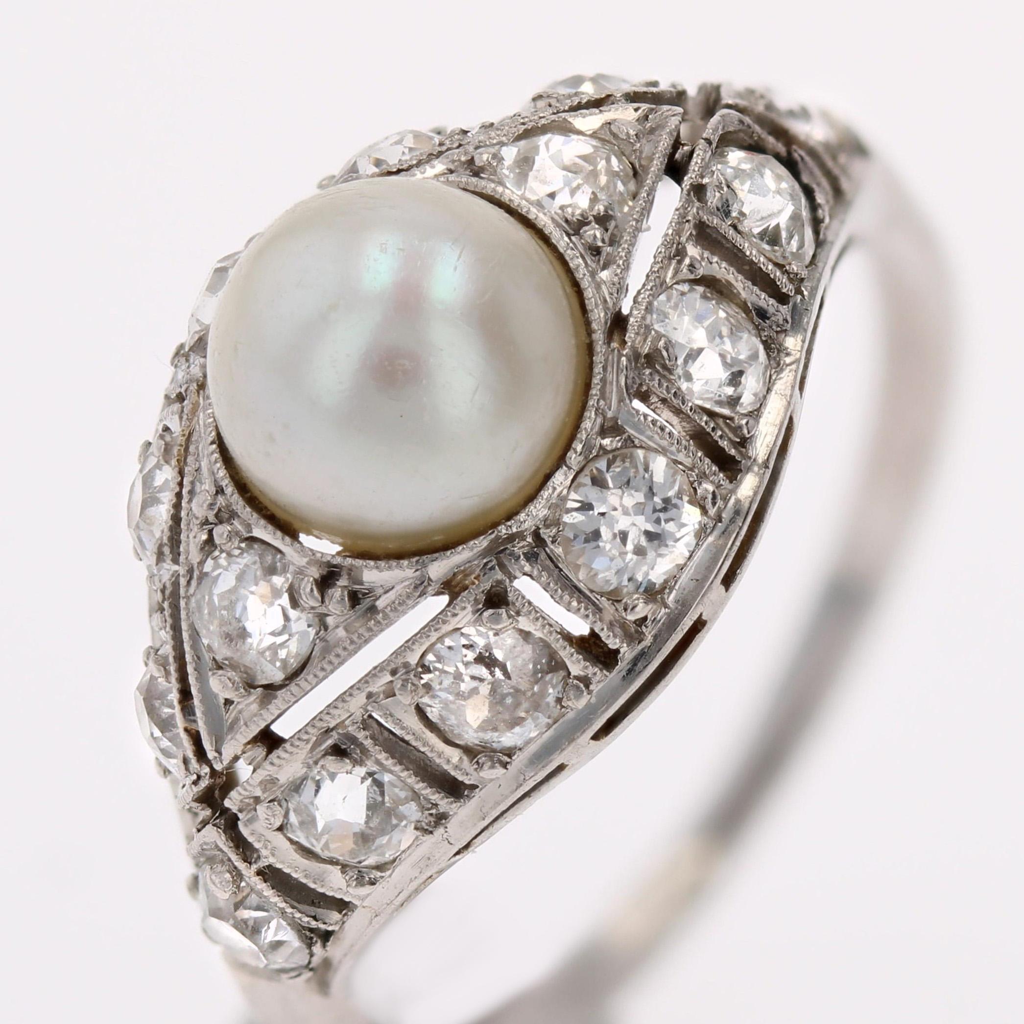 Anillo francés Art Decó de los años 20 con perla cultivada y diamantes en cúpula de platino en venta 5