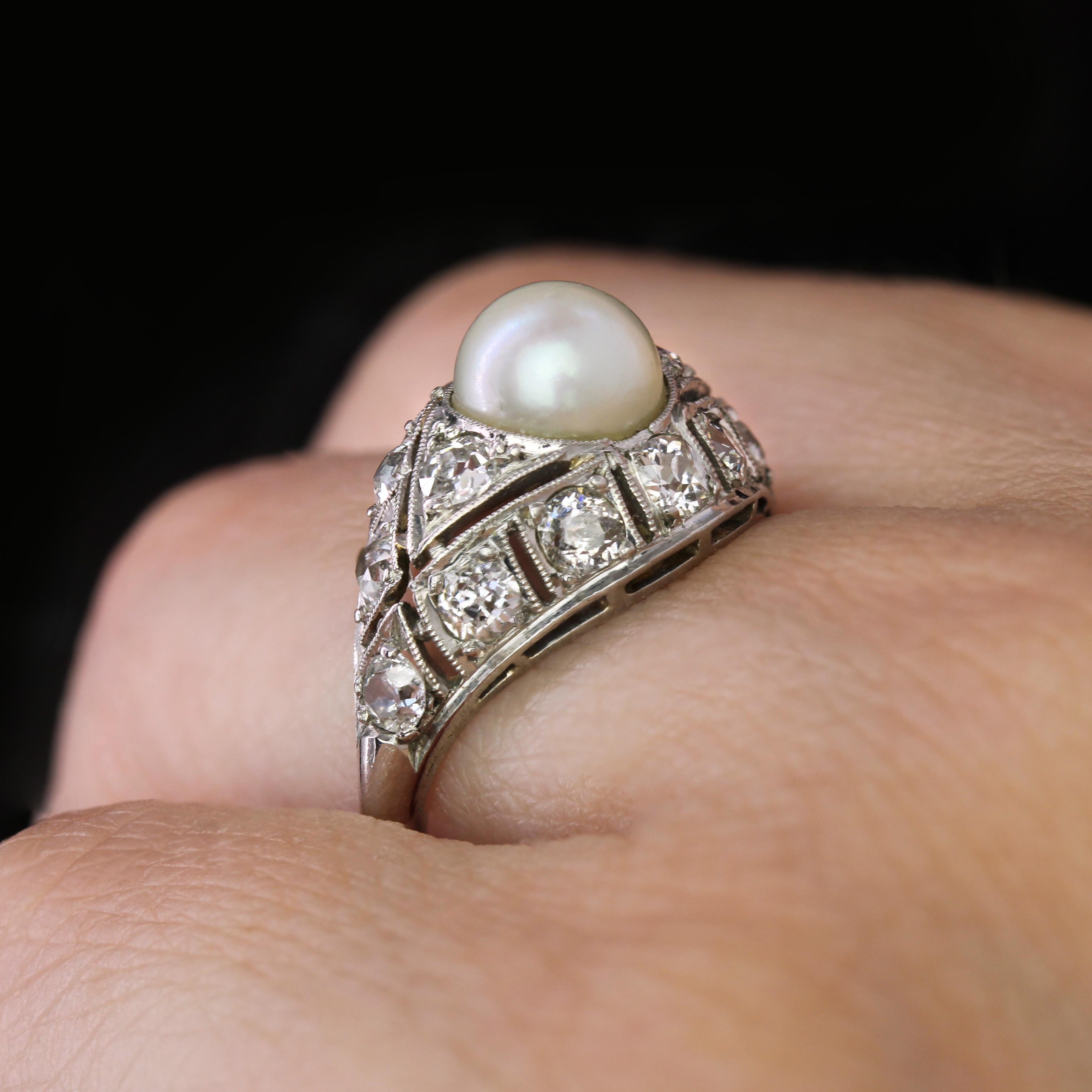 Anillo francés Art Decó de los años 20 con perla cultivada y diamantes en cúpula de platino en venta 7