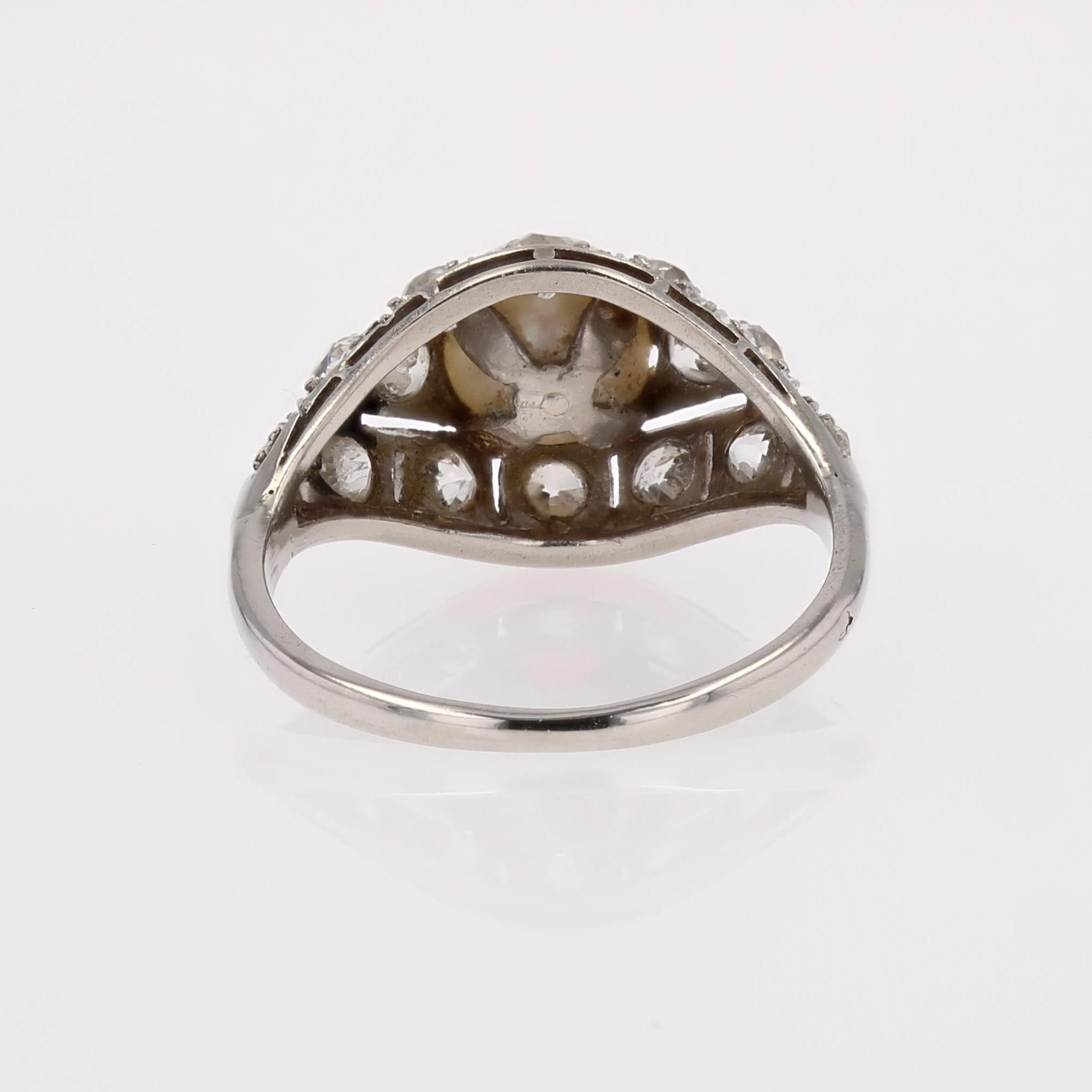 Anillo francés Art Decó de los años 20 con perla cultivada y diamantes en cúpula de platino en venta 10