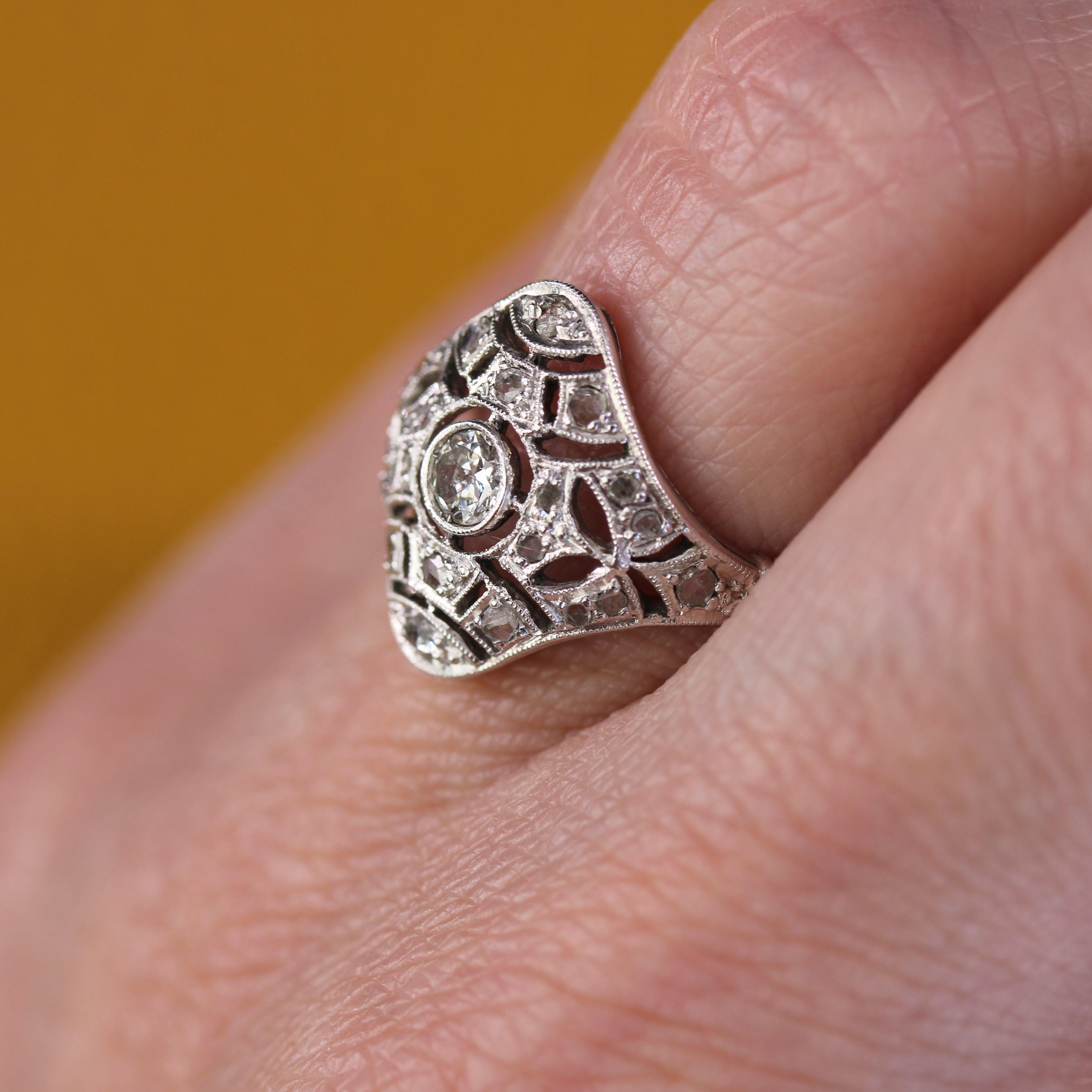 French 1920s Art Deco Diamond 18 Karat White Gold Platinum Ring For Sale 4
