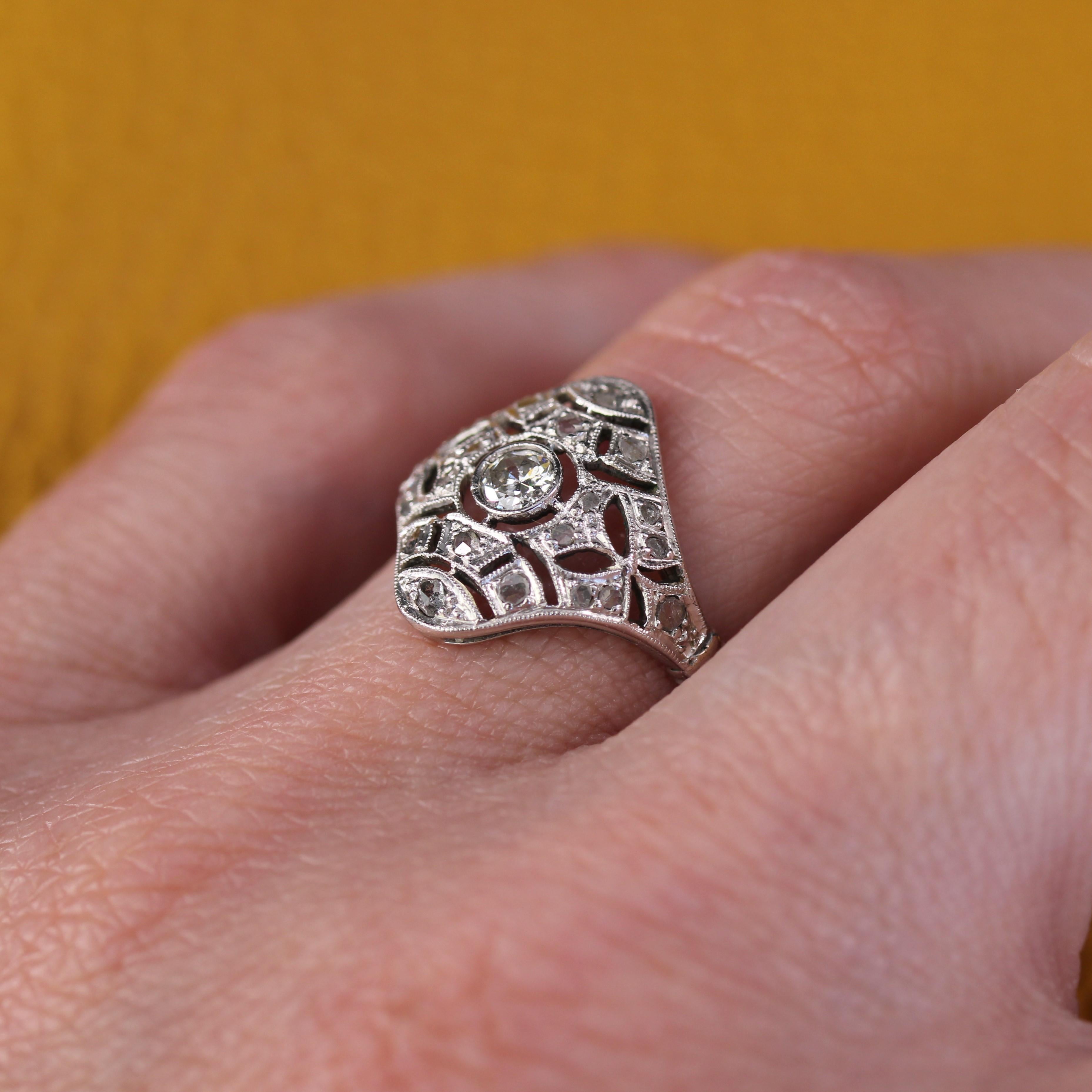 French 1920s Art Deco Diamond 18 Karat White Gold Platinum Ring For Sale 6