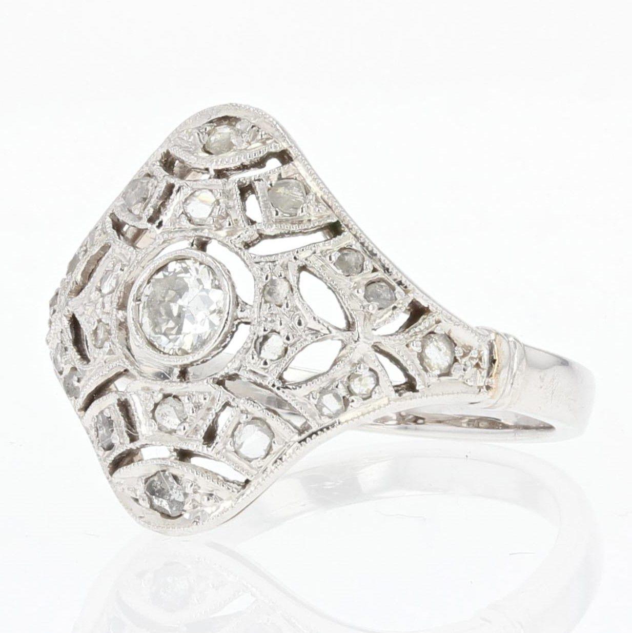 French 1920s Art Deco Diamond 18 Karat White Gold Platinum Ring In Good Condition For Sale In Poitiers, FR