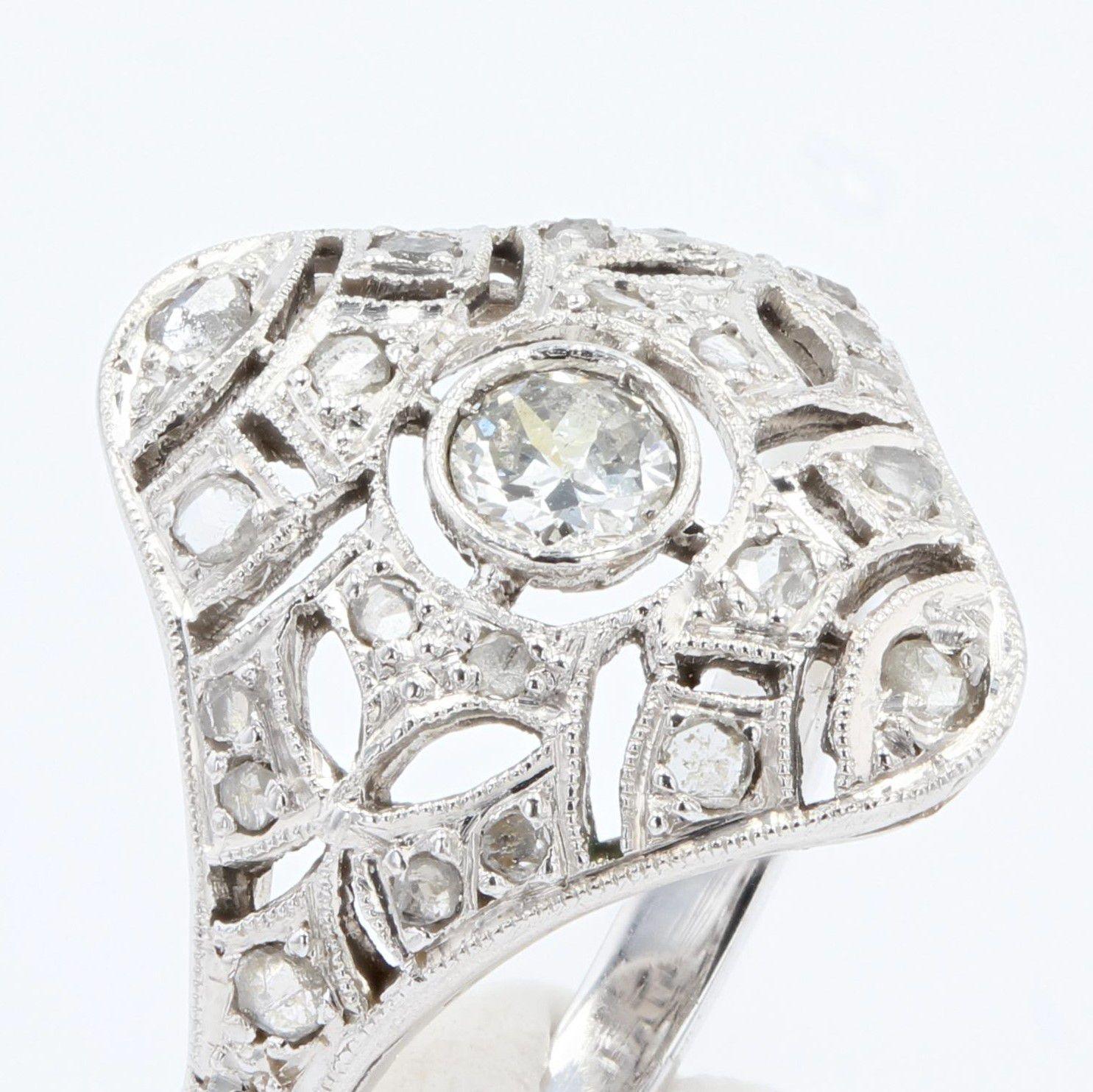 French 1920s Art Deco Diamond 18 Karat White Gold Platinum Ring In Good Condition For Sale In Poitiers, FR