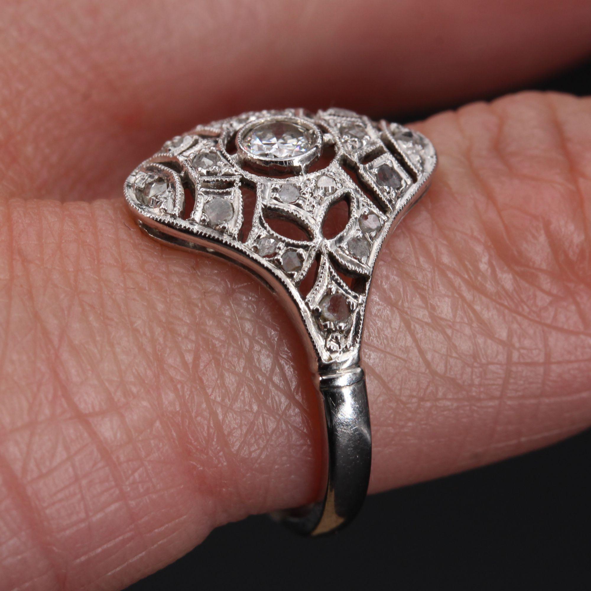 French 1920s Art Deco Diamond 18 Karat White Gold Platinum Ring For Sale 1