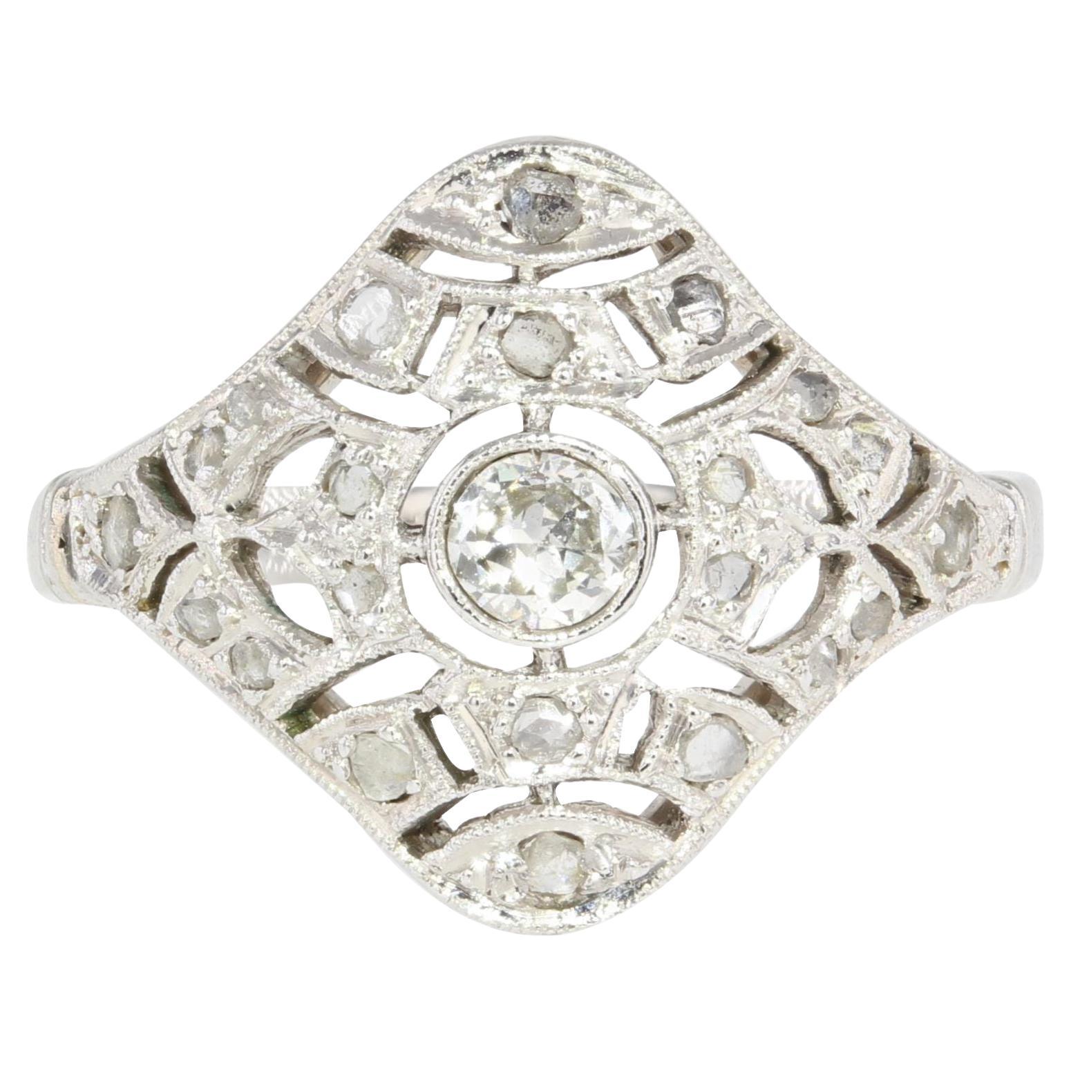 Bague Art déco française des années 1920 en or blanc 18 carats et platine avec diamants