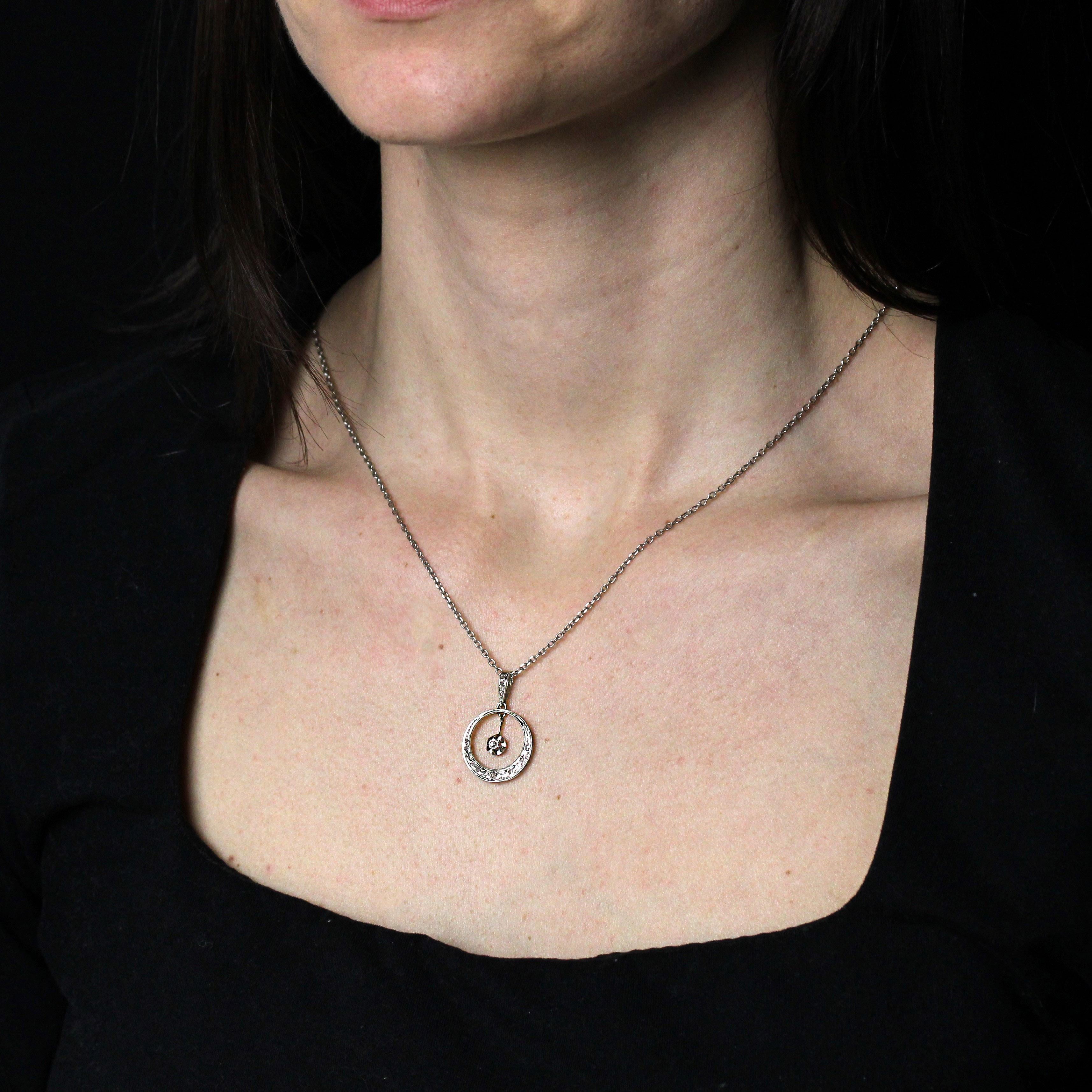 French 1920s Art Deco Diamonds 18 Karat White Gold Pendant For Sale 3