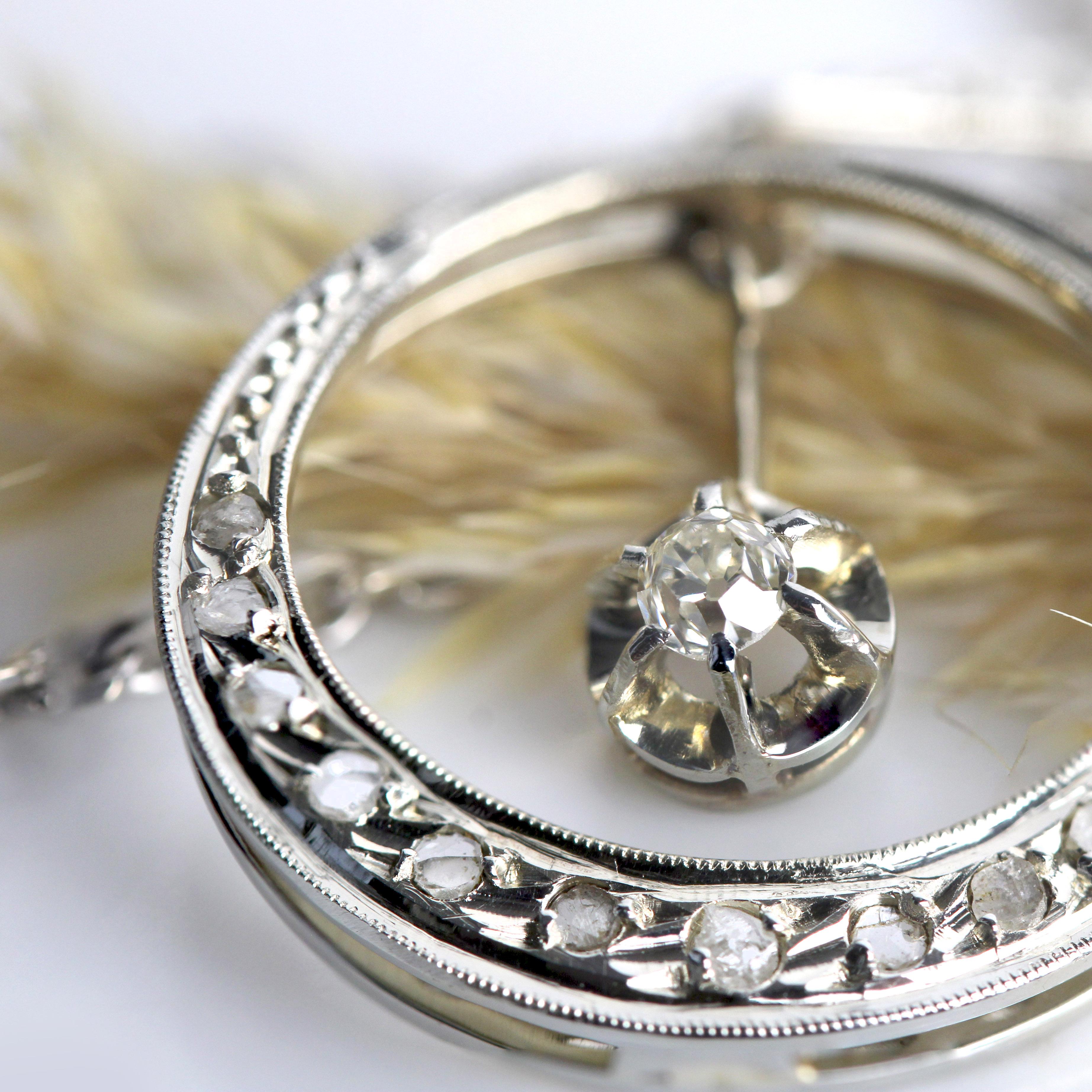 French 1920s Art Deco Diamonds 18 Karat White Gold Pendant For Sale 4