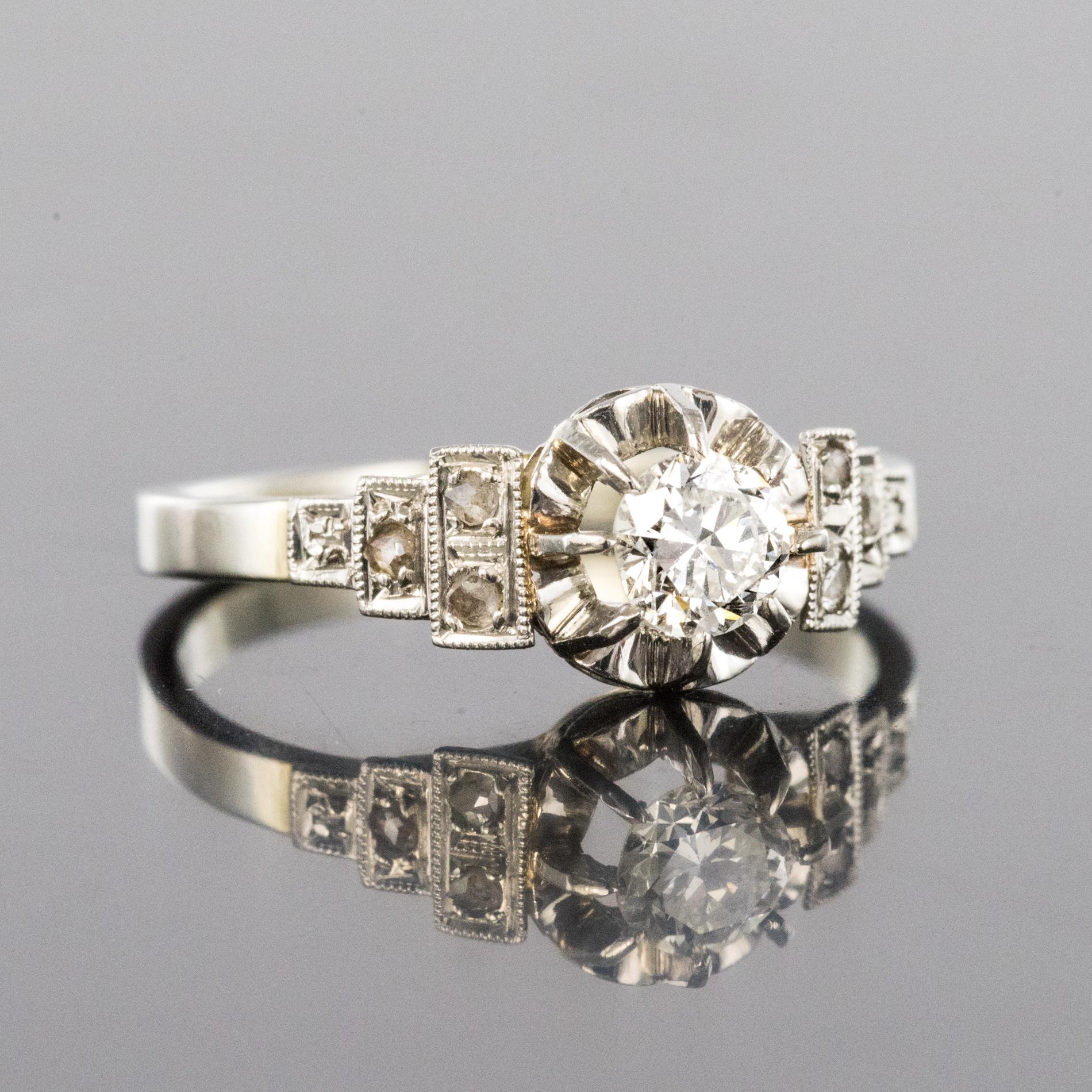 French 1920s Art Deco Diamonds 18 Karat White Gold Ring 3