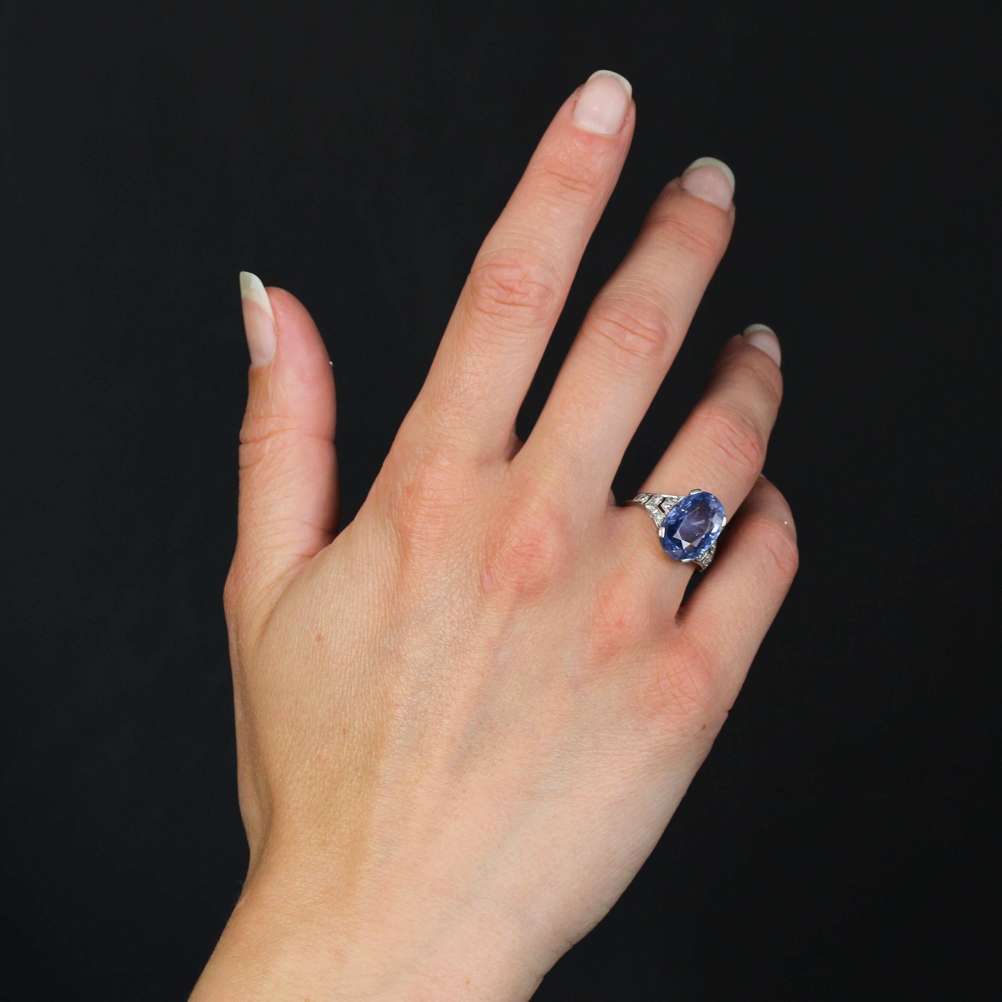 French 1920s Art Deco Natural Ceylon Sapphire Diamonds Platinum Ring In Good Condition For Sale In Poitiers, FR