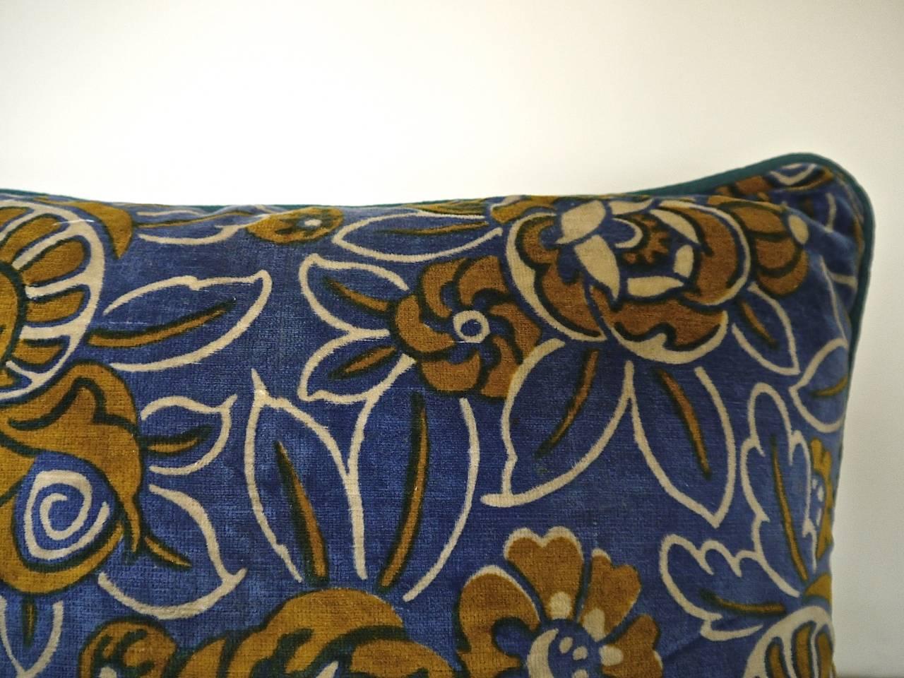 French 1920s Art Deco Tan and Blue Floral Velvet Cushion For Sale 2