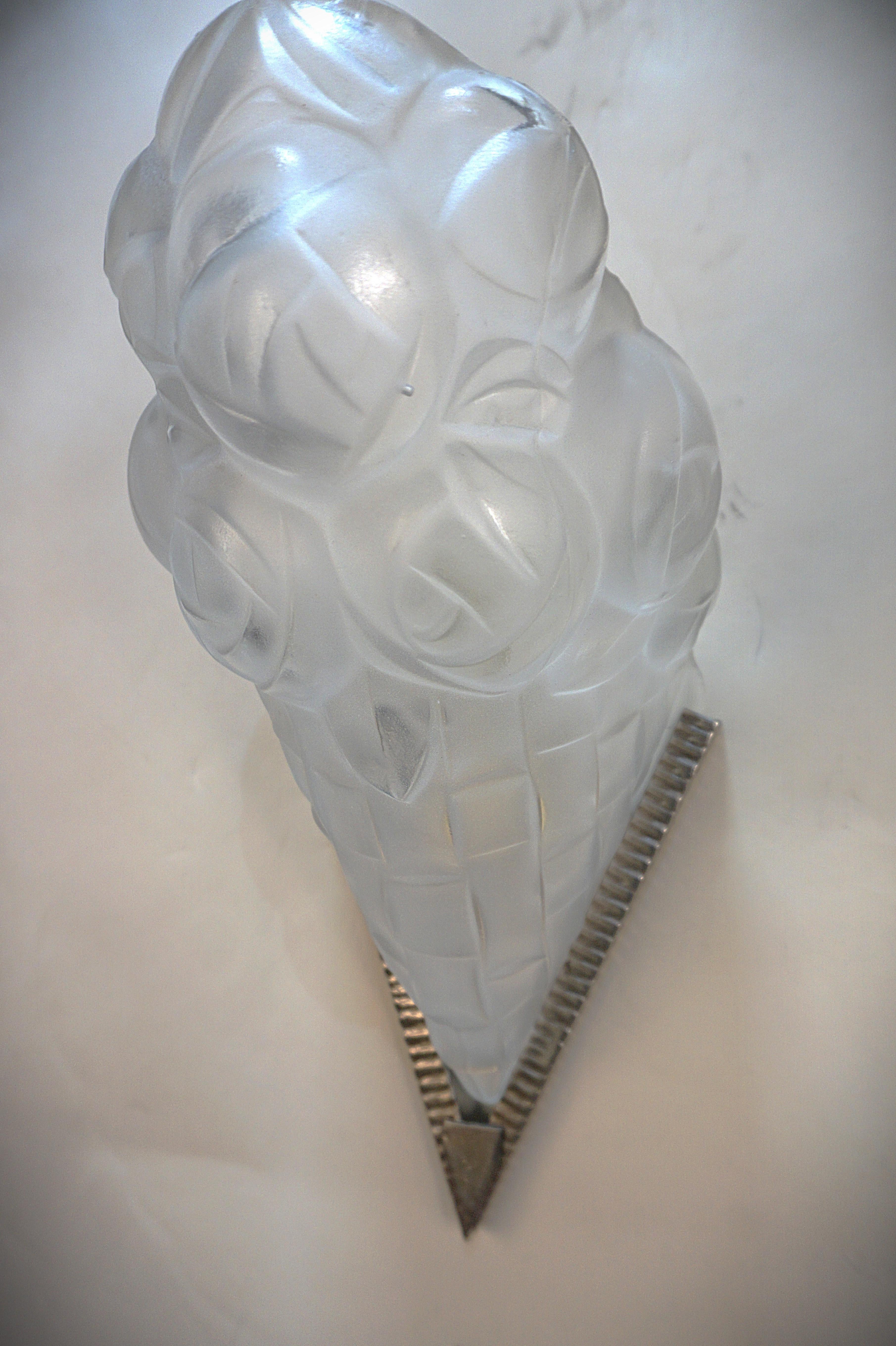 French 1920's Art Deco Wall Sconces by Degue For Sale 5
