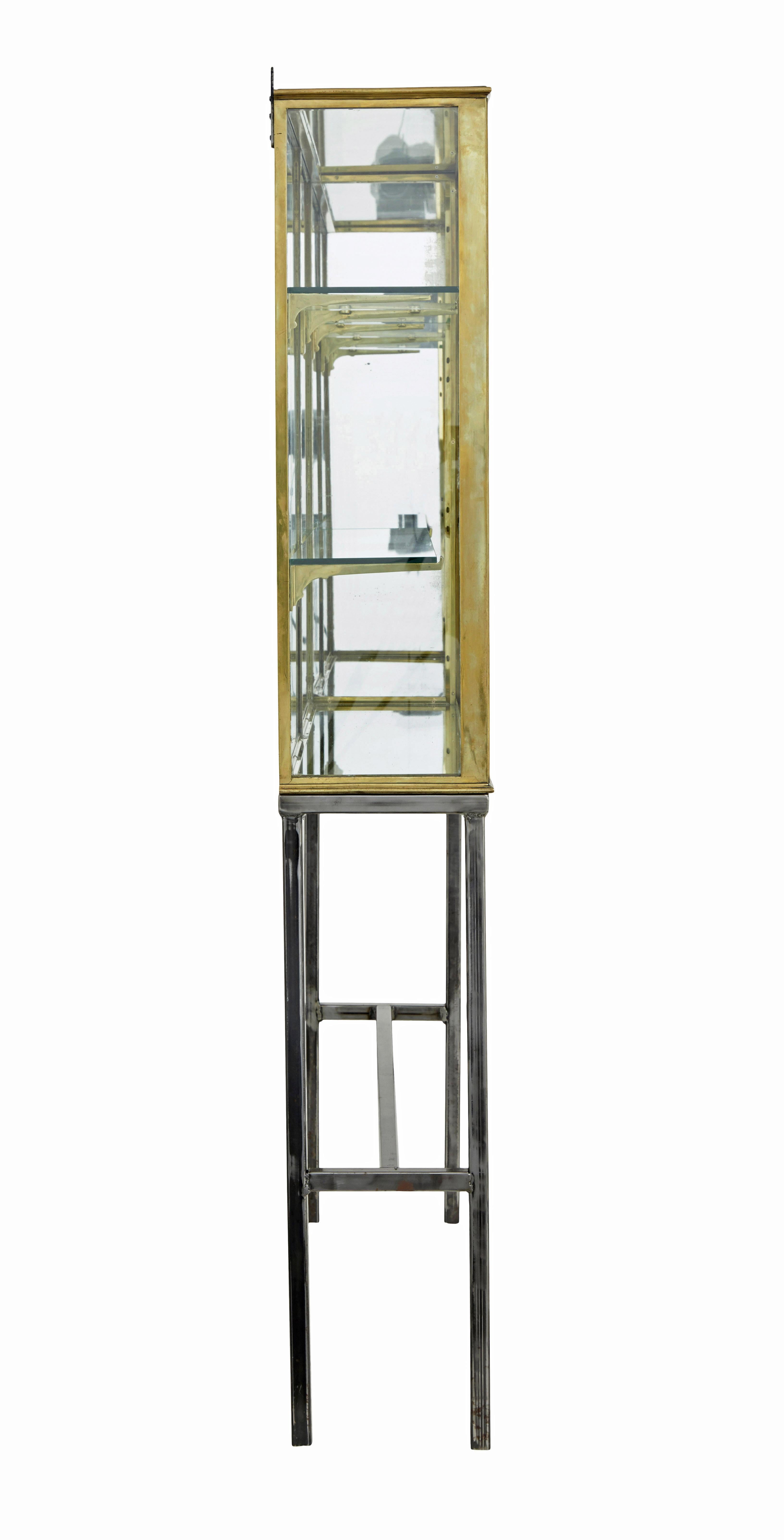 French 1920’s brass glazed shop display cabinet by Siegel In Good Condition For Sale In Debenham, Suffolk