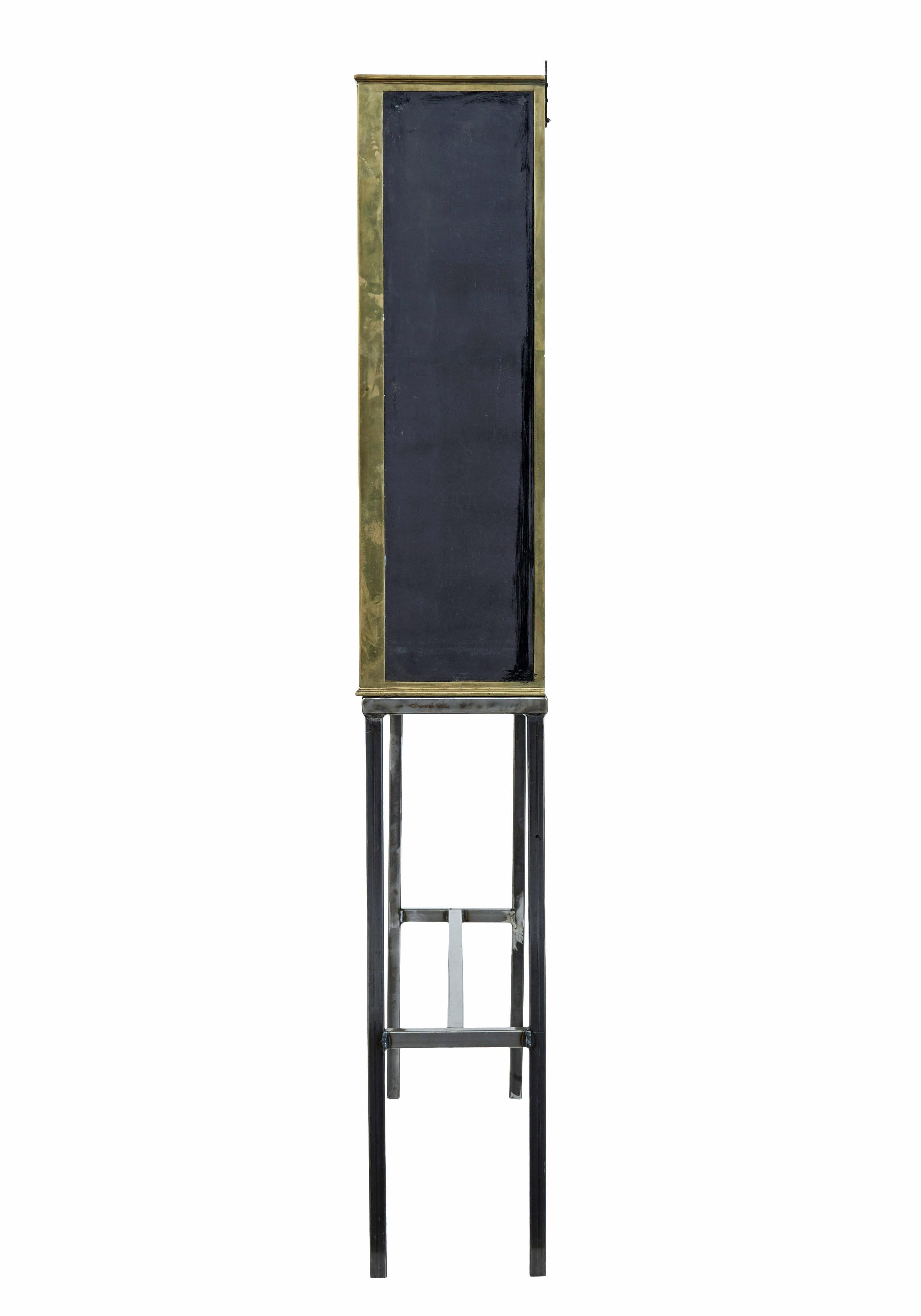 XX secolo Vetrina francese del 1920 in ottone smaltato di Siegel in vendita