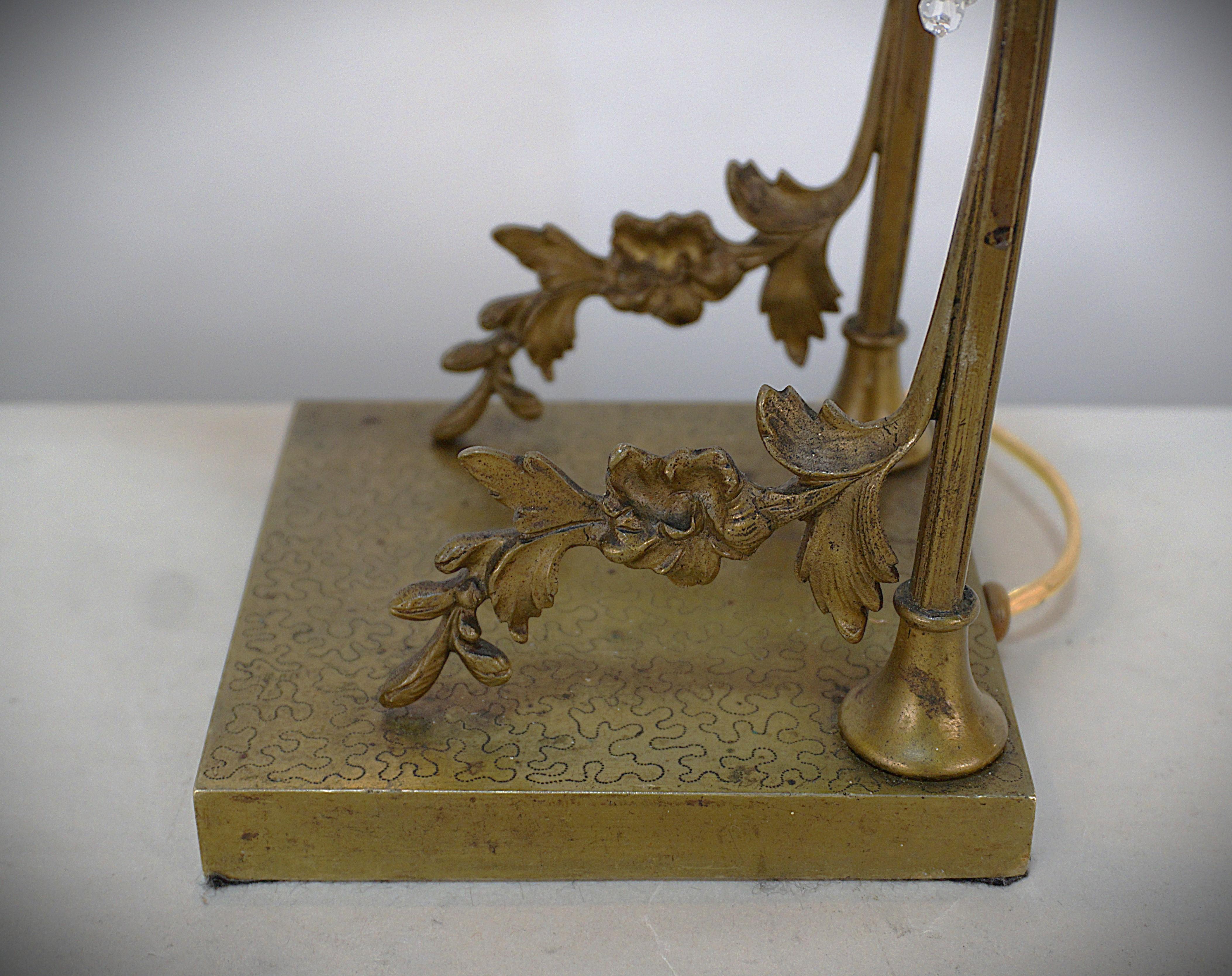 French 1920's Bronze and Crystal Table Lamp For Sale 4