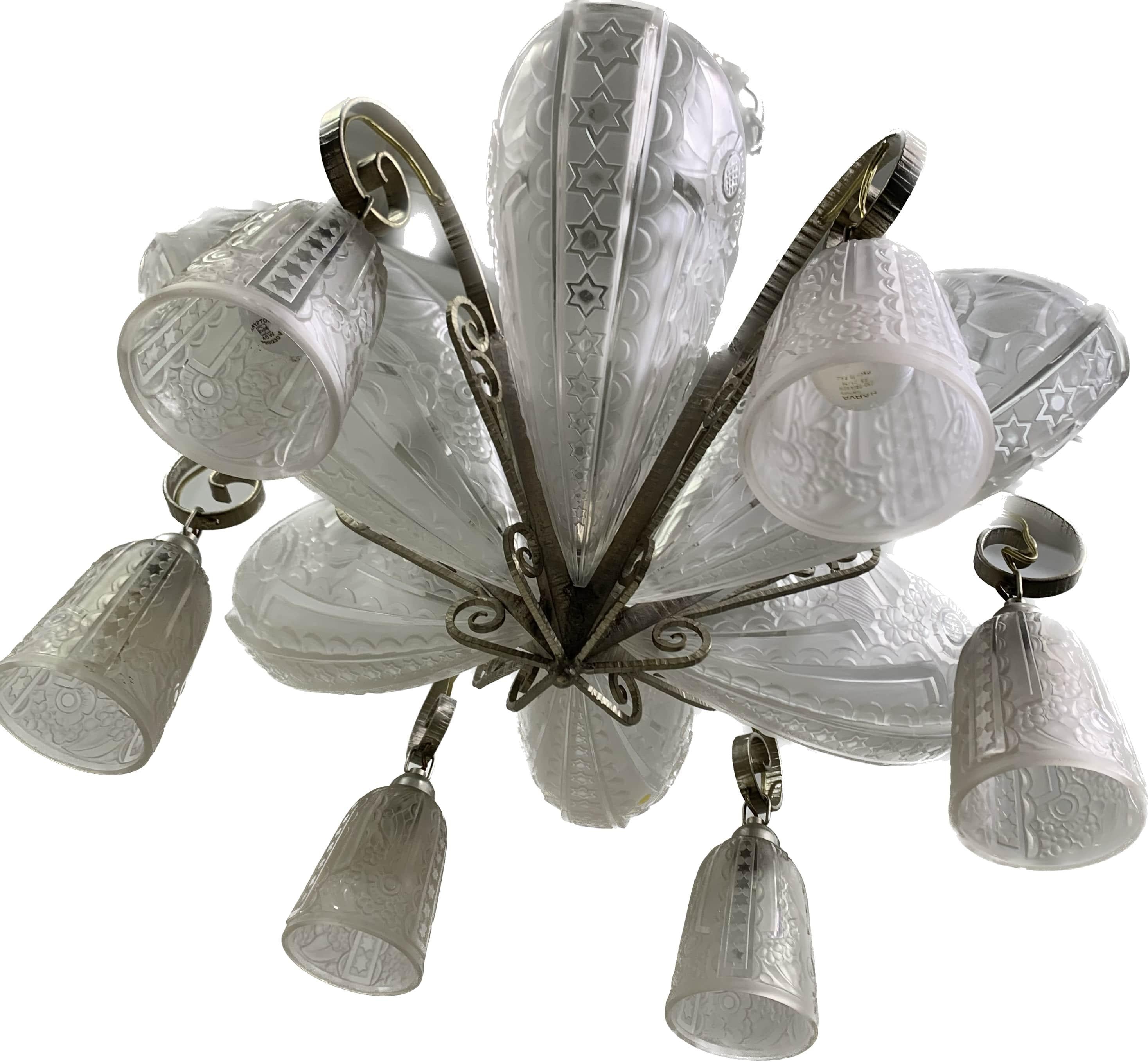 French 1920s Chandelier with Stars In Good Condition For Sale In Beirut, LB