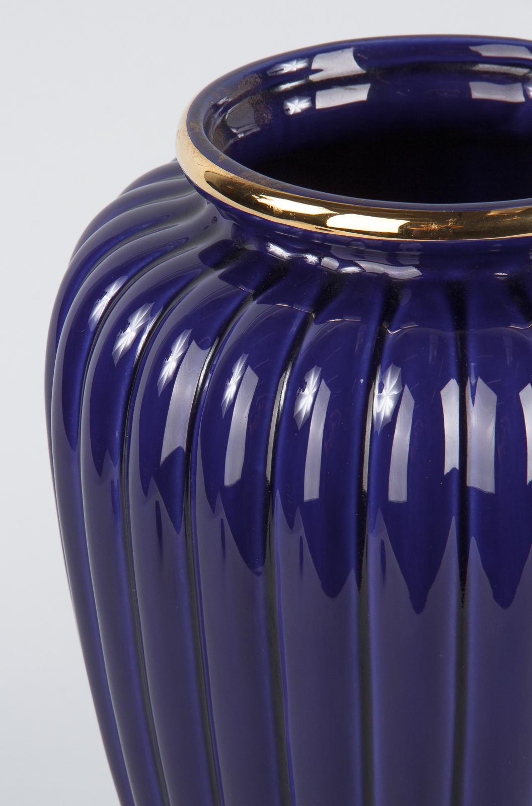 French 1920s Cobalt Blue Fluted Ceramic Vase In Good Condition In Austin, TX