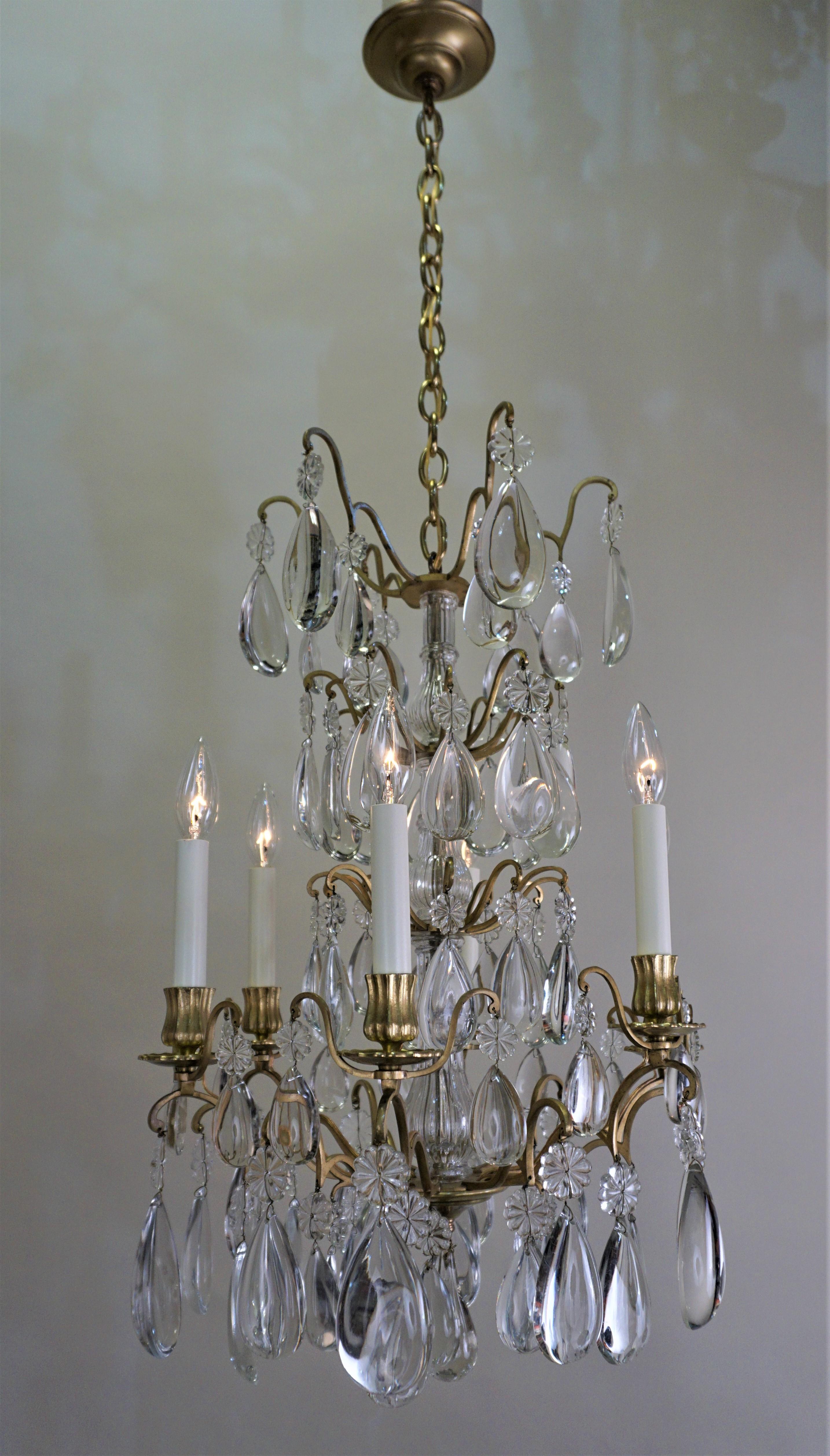 A beautiful 1920s chandelier: made in France, this stunning chandelier features an antique bronze body, 6-light, with fabulous half pear shape tear drop crystal
Minimum height full installed is 30