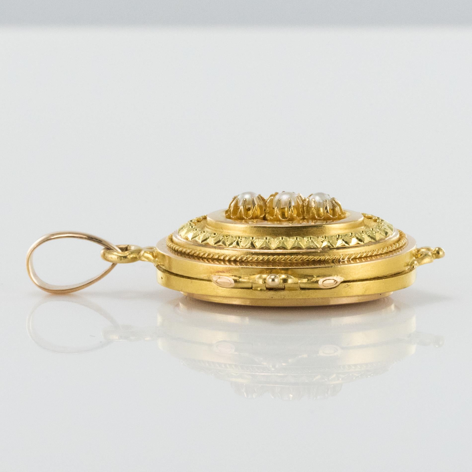 French 1920s Cultured Pearl 18 Karat Yellow Gold Locket Pendant 5