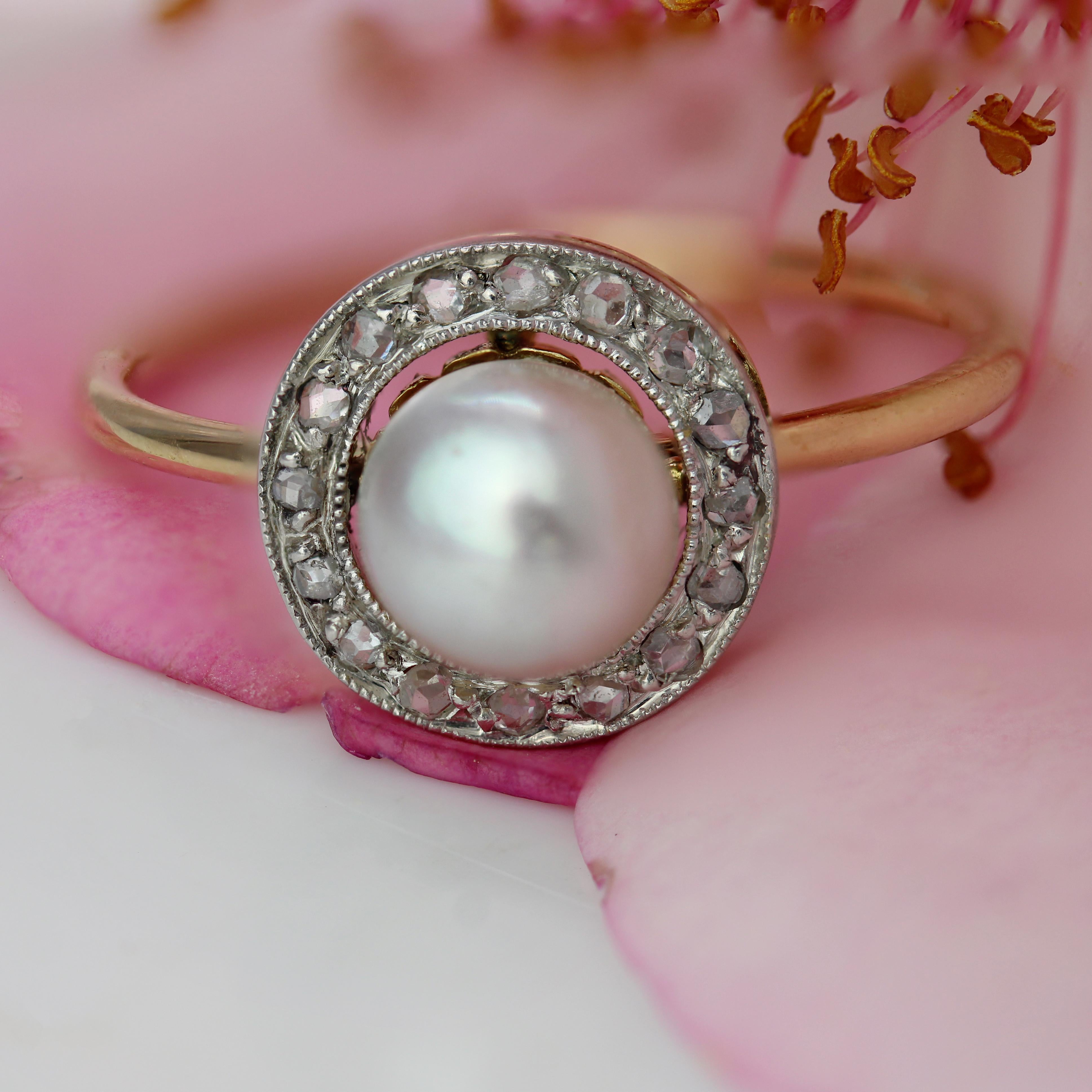 Belle Époque French 1920s Cultured Pearl Diamonds Yellow gold Round Ring For Sale
