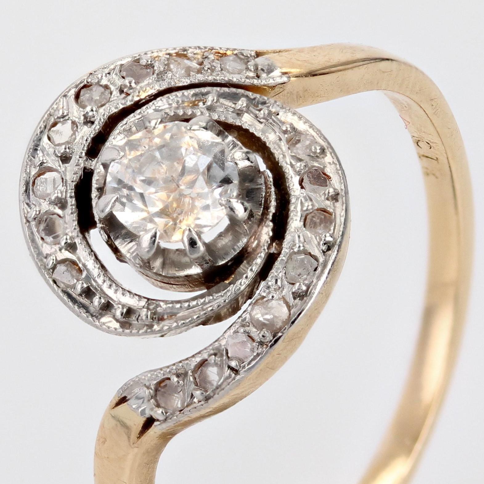 French 1920s Diamond 18 Karat Yellow Gold Platinum Swirl Ring In Good Condition For Sale In Poitiers, FR