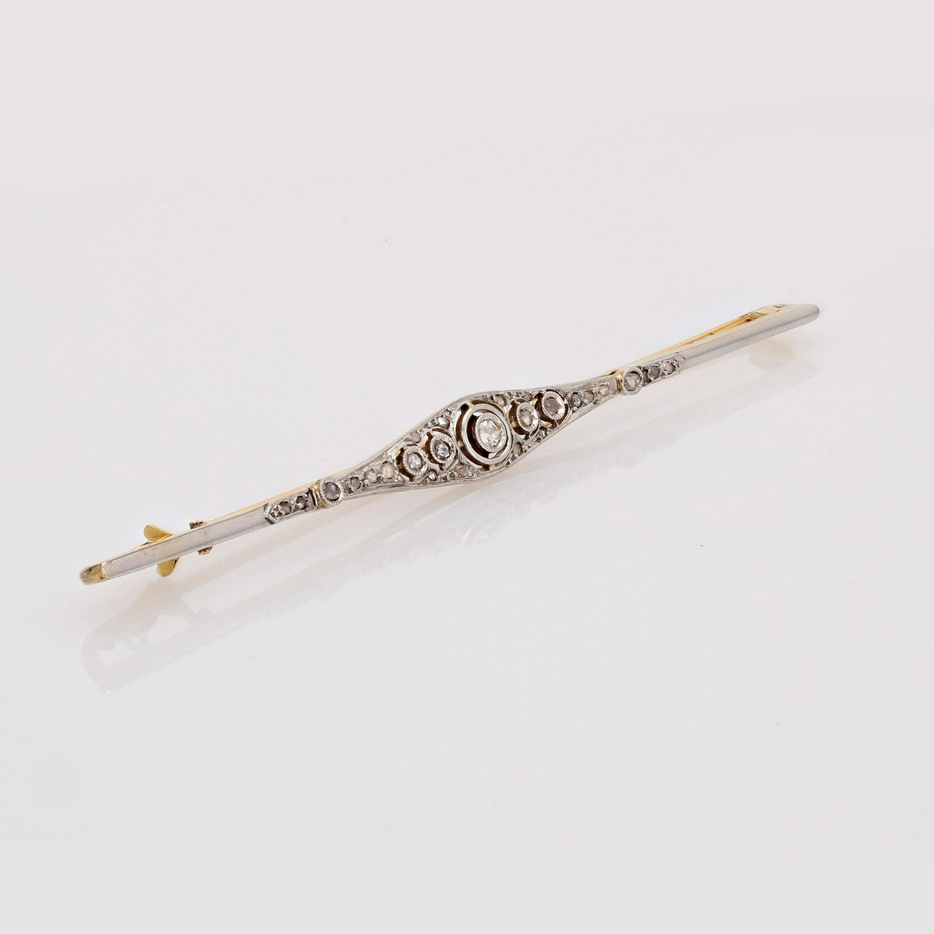 French 1920s Diamonds 18 Karat Yellow Gold Platinum Bar Brooch In Good Condition For Sale In Poitiers, FR