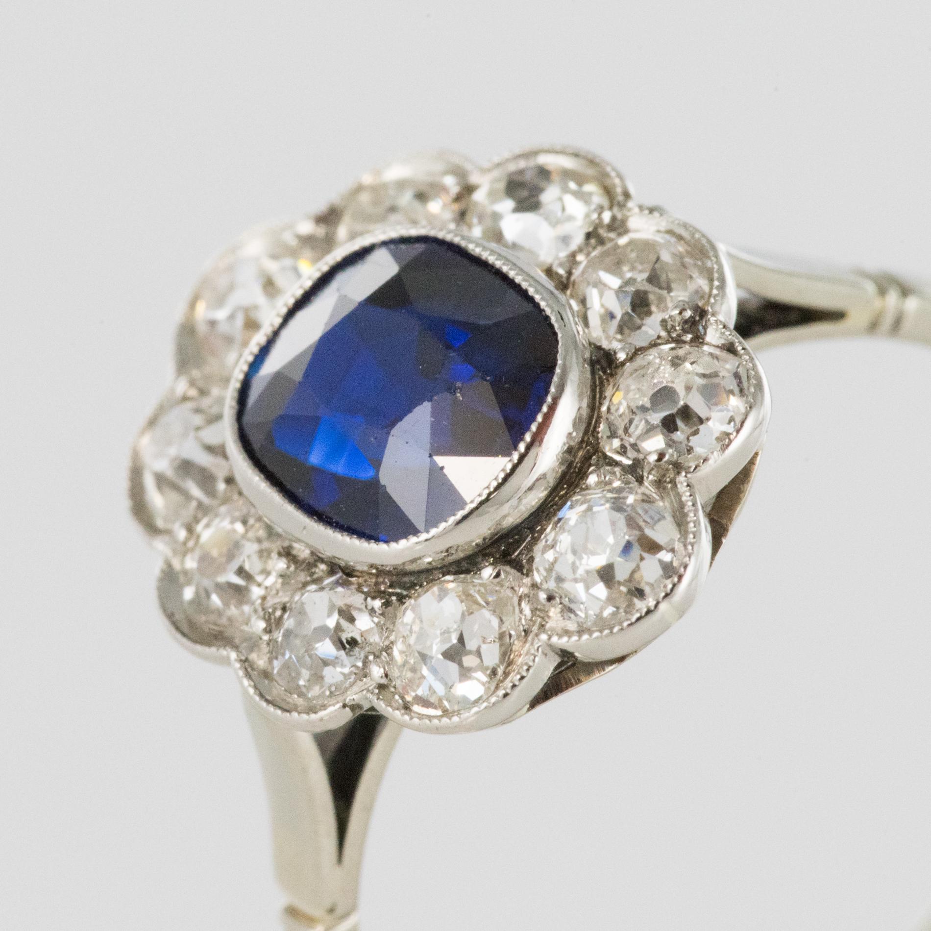 French 1920s Diamonds Sapphire Platinum Art Deco Daisy Ring In Good Condition In Poitiers, FR