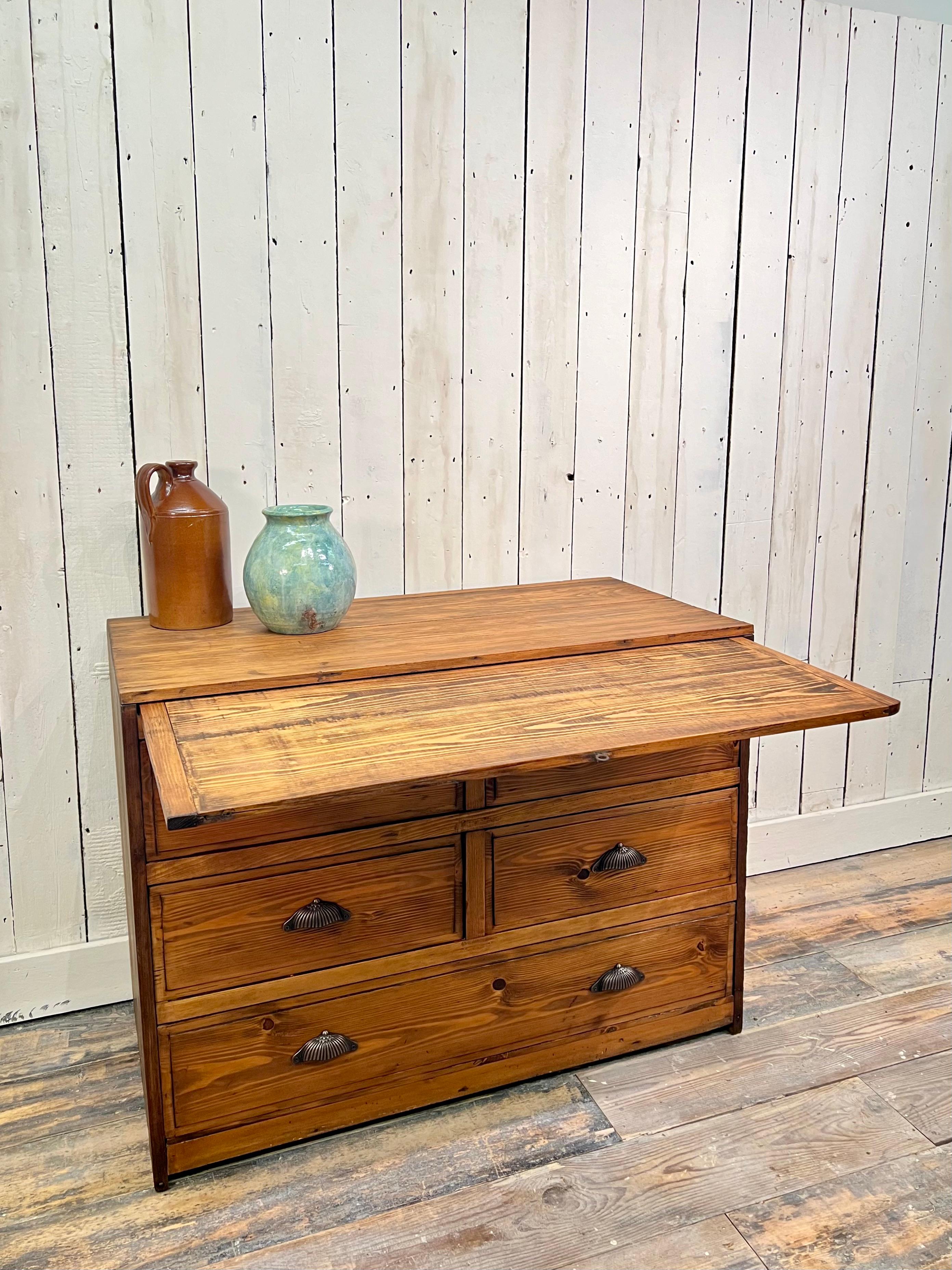 French 1920's Farmhouse Chest of Drawers/Dresser In Good Condition In London, GB