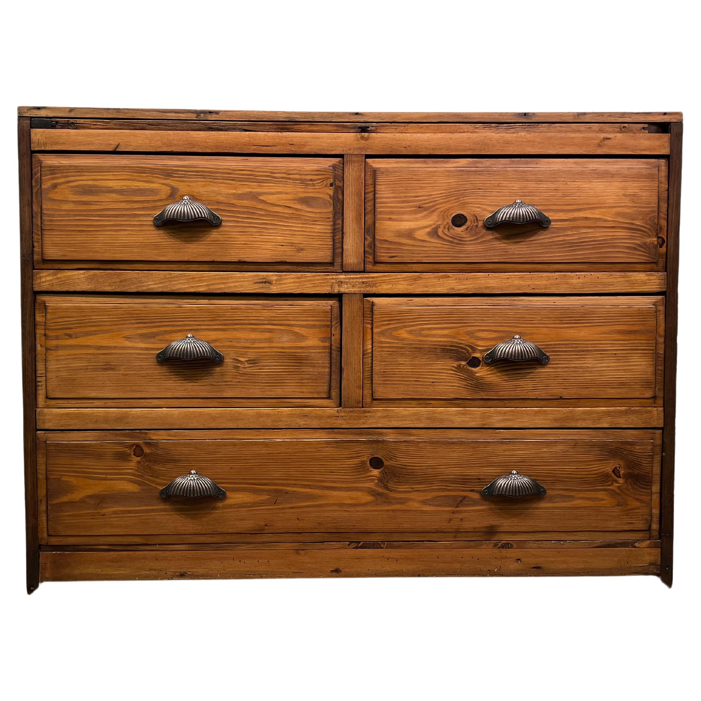 This French 1920's country farmhouse Dresser is a true piece of antique beauty. The solid oak sides provide a sturdy and durable construction, while the two plank pine top and Pine drawers add a touch of provincial rustic charm. The spacious drawers