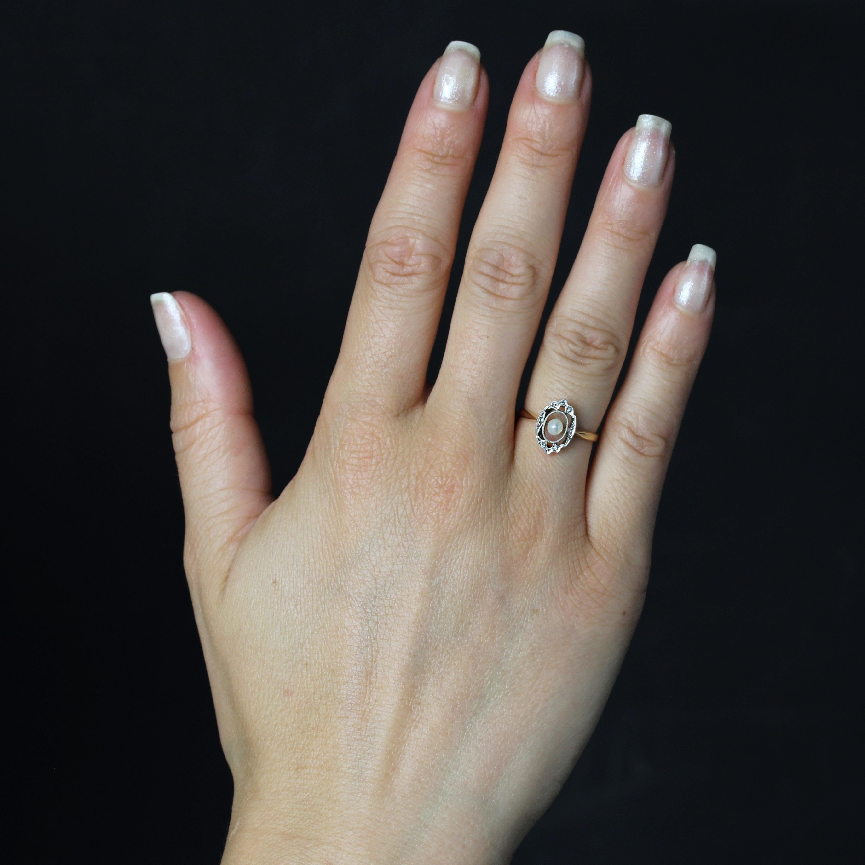 Anillo de oro amarillo de 18 quilates, sello de cabeza de águila.
Encantador anillo antiguo, su cabeza forma un óvalo decorado con arabescos y millegrain calado en el centro de una supuesta perla fina.
Diámetro de la perla : 3/3,5 mm