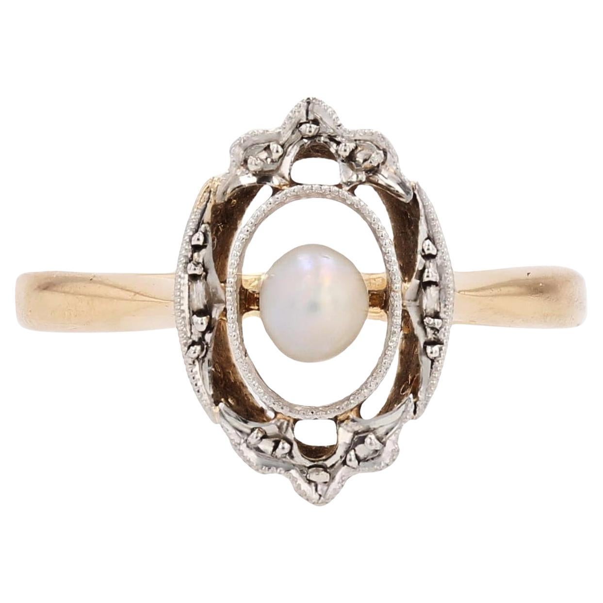 Anillo ovalado francés de oro amarillo de 18 quilates con perlas finas de los años 20 en venta