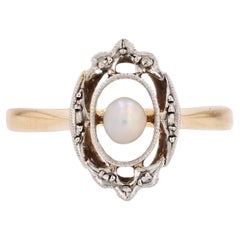 Anillo ovalado francés de oro amarillo de 18 quilates con perlas finas de los años 20