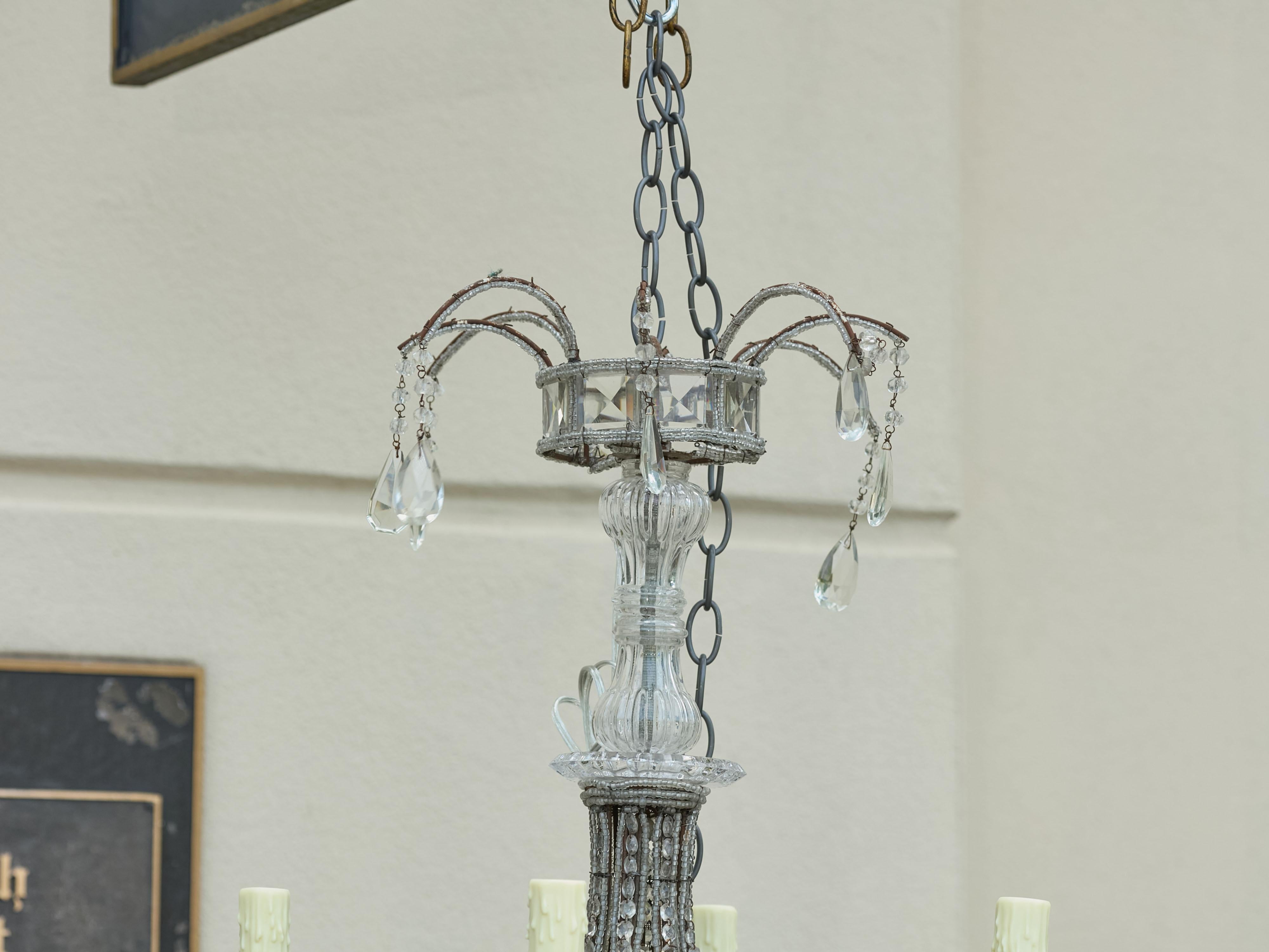Lampadario francese a quattro luci degli anni '20 con cristalli sfaccettati e fili di perline in vendita 6