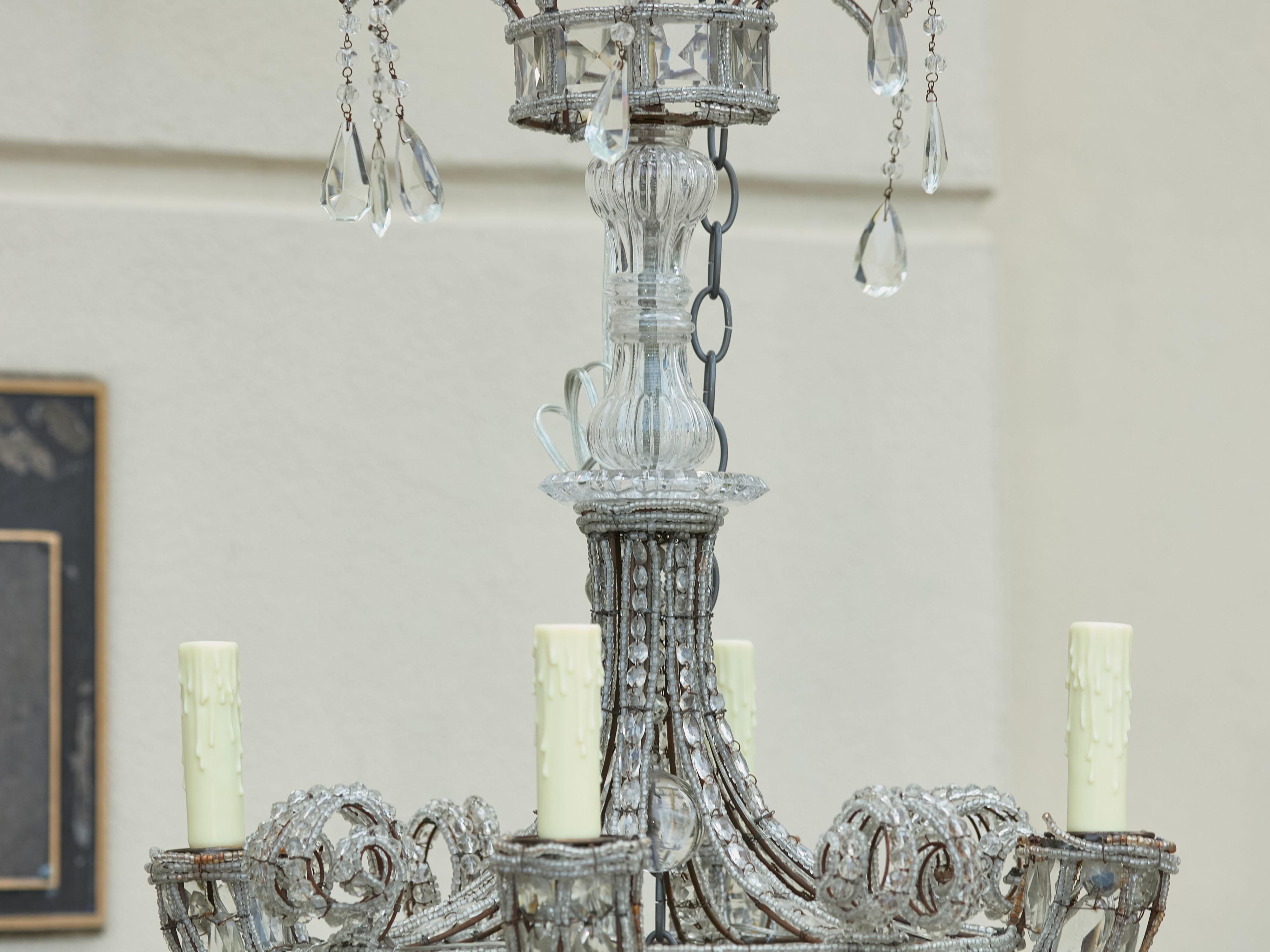 Lampadario francese a quattro luci degli anni '20 con cristalli sfaccettati e fili di perline in vendita 8