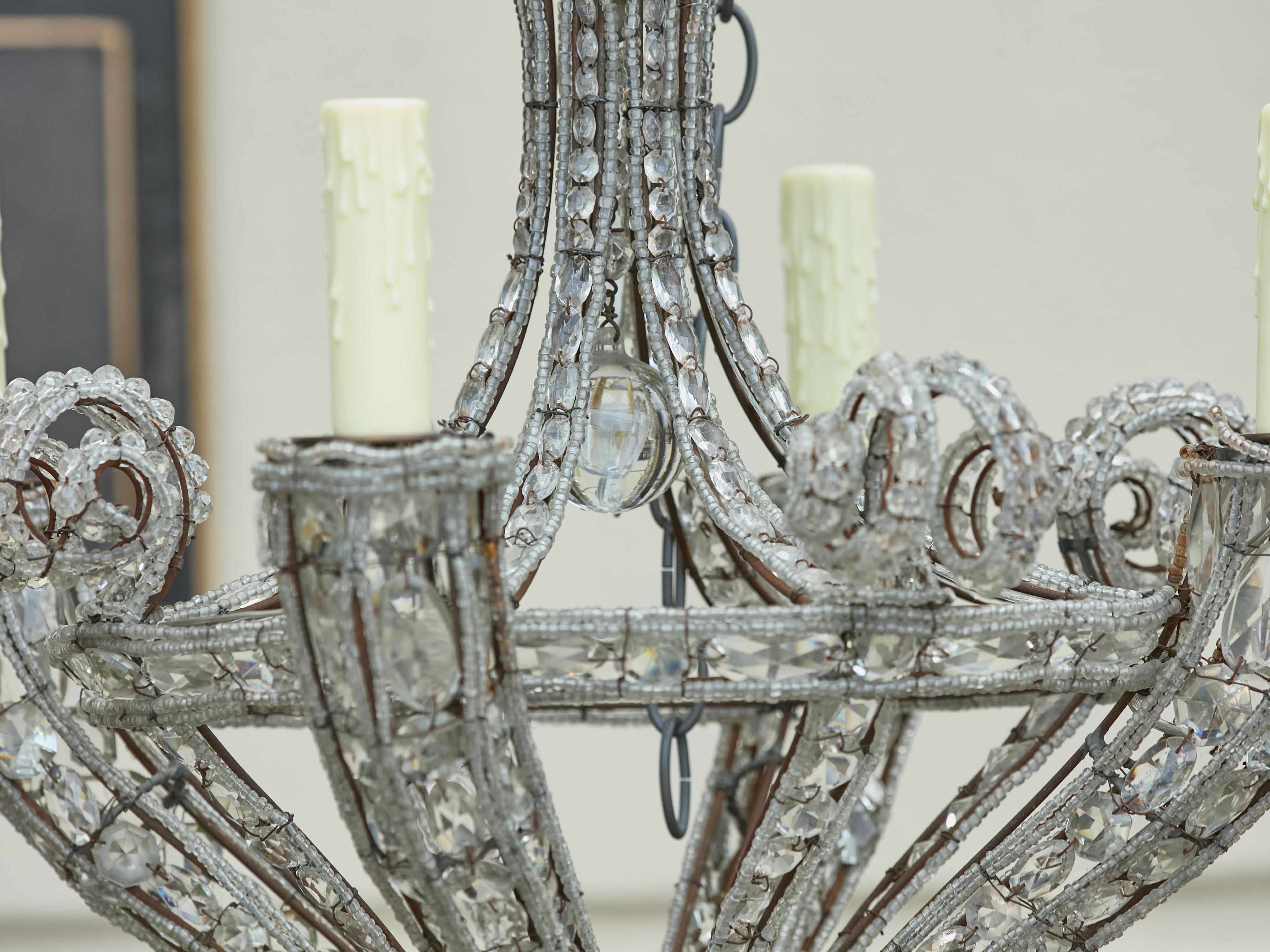 Lampadario francese a quattro luci degli anni '20 con cristalli sfaccettati e fili di perline in vendita 9
